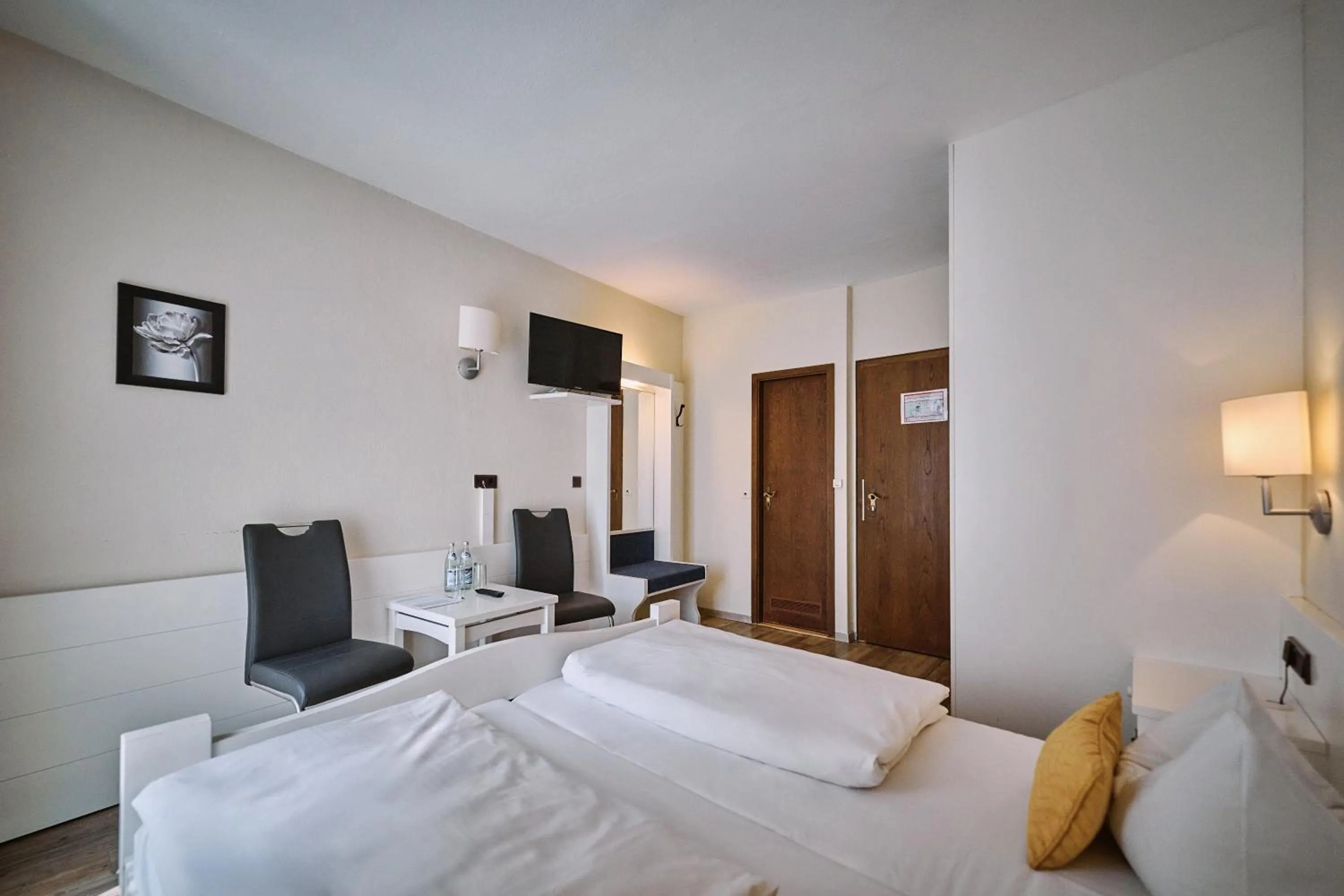 Bed in Herdegen Rooms - Self Check-in