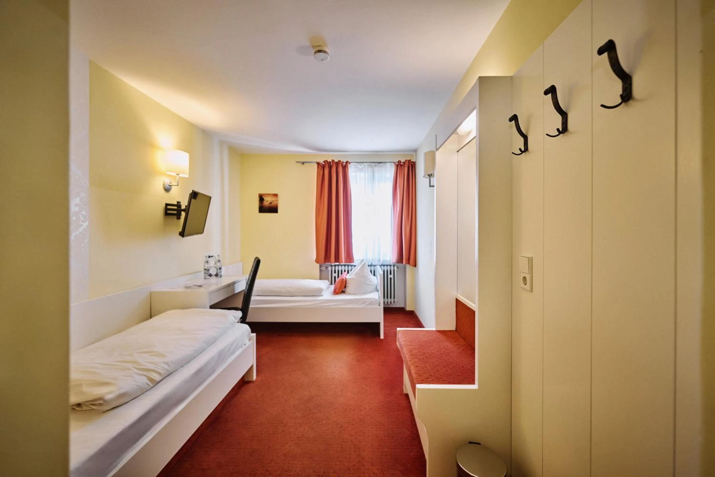 Bed in Herdegen Rooms - Self Check-in