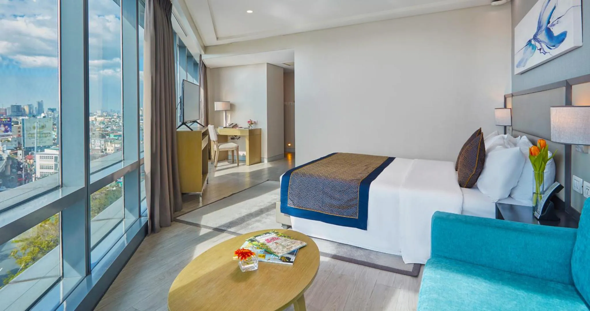 Bed in Savoy Hotel Manila near Airport NAIA Terminal 3 MNL