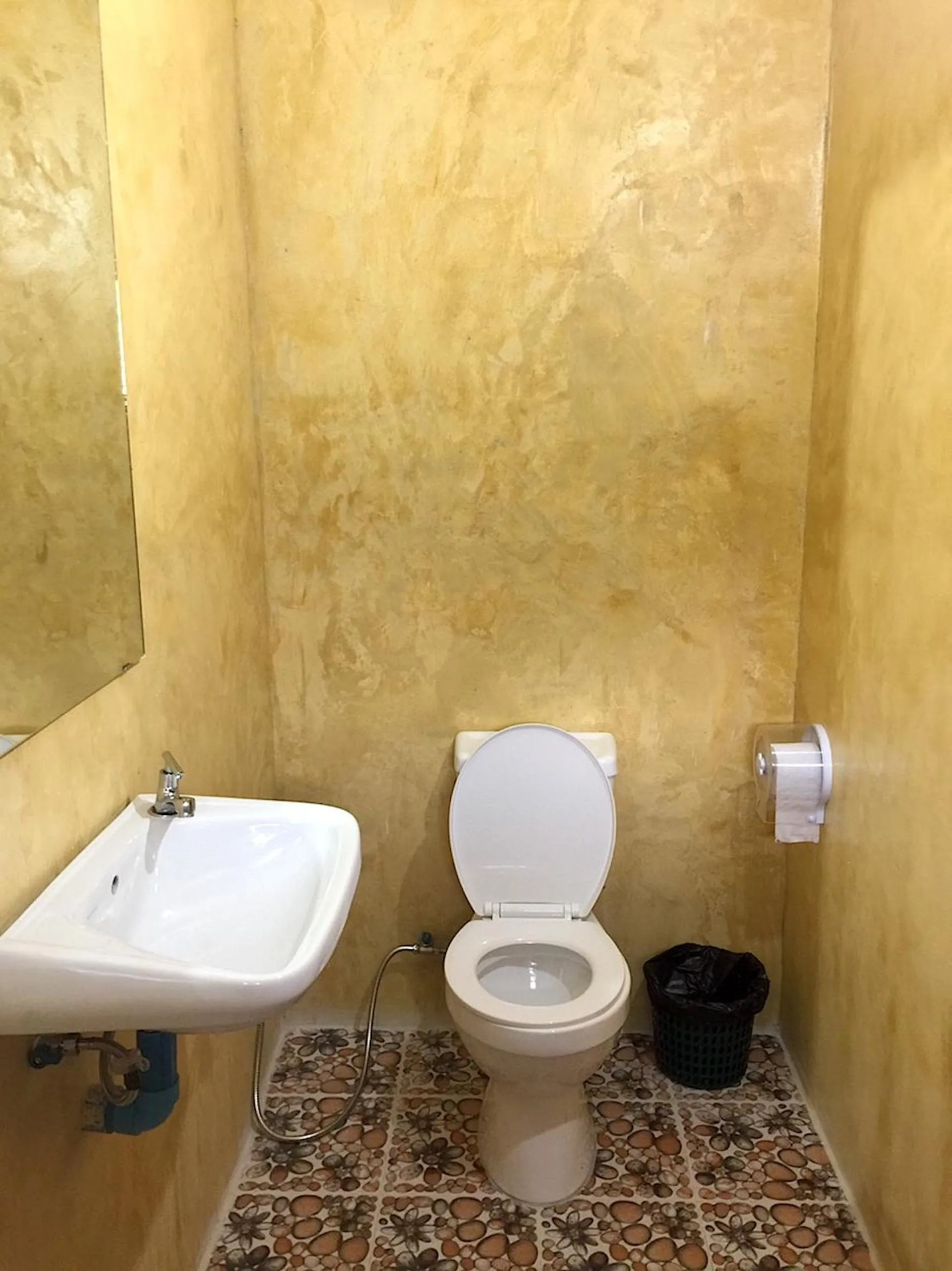 Toilet in Karen Eco Lodge