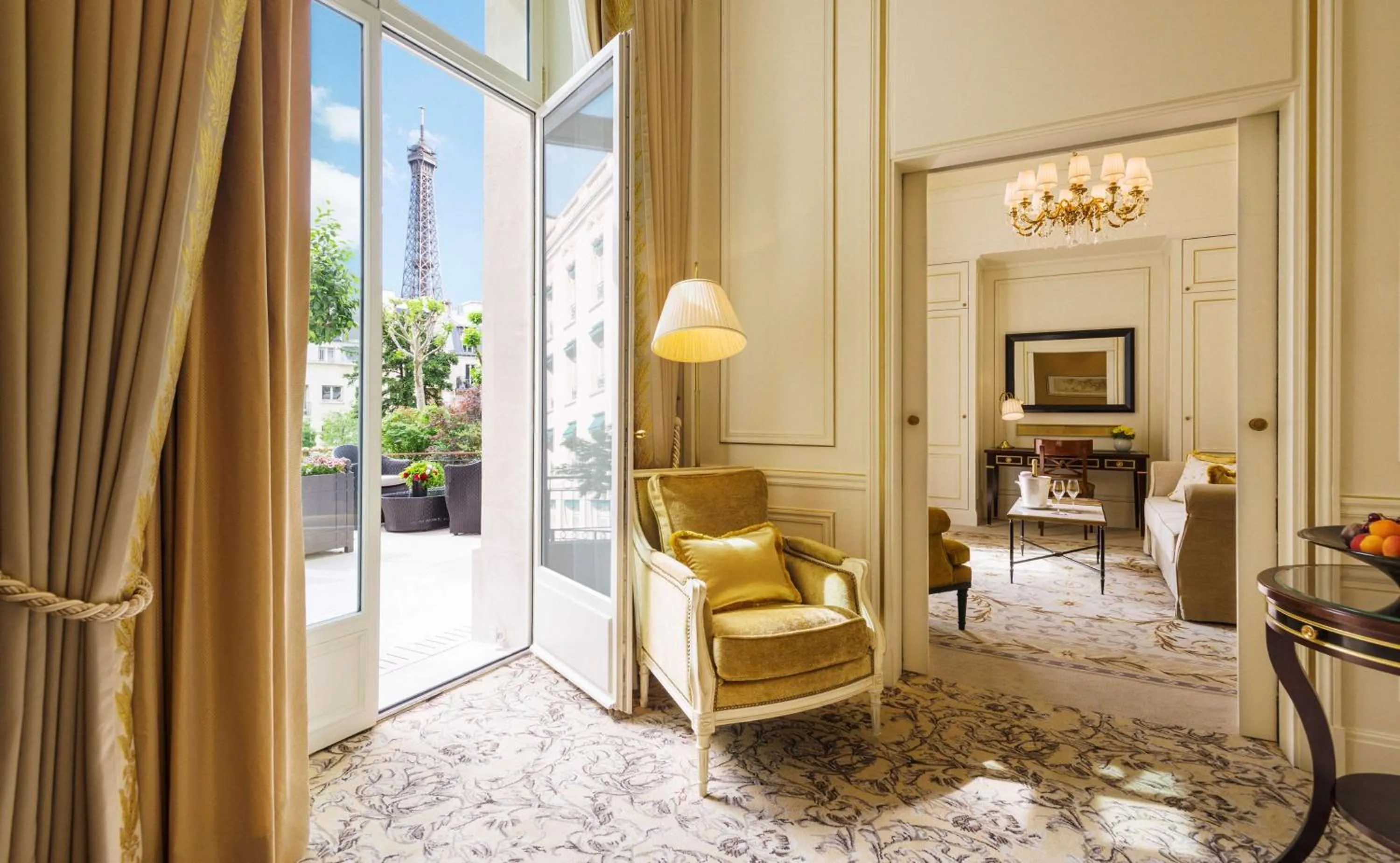 Photo of the whole room in Shangri-La Paris