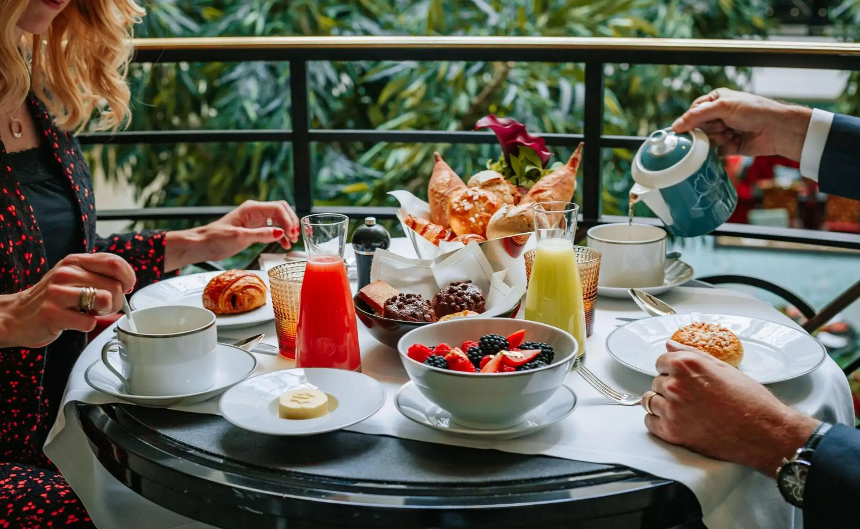 Restaurant/places to eat in Shangri-La Paris Restaurant/places to eat in Shangri-La Paris