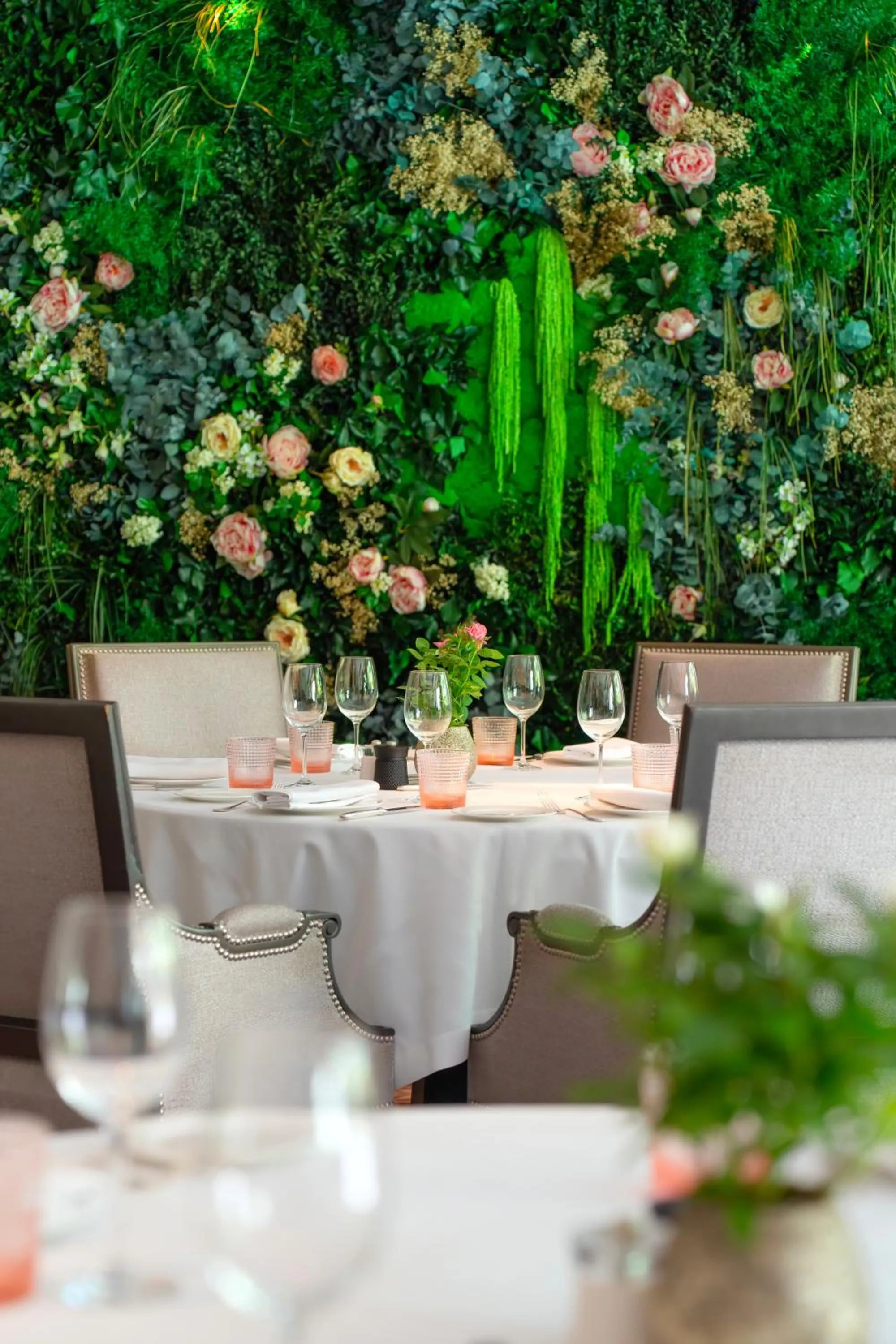 Restaurant/places to eat in Shangri-La Paris