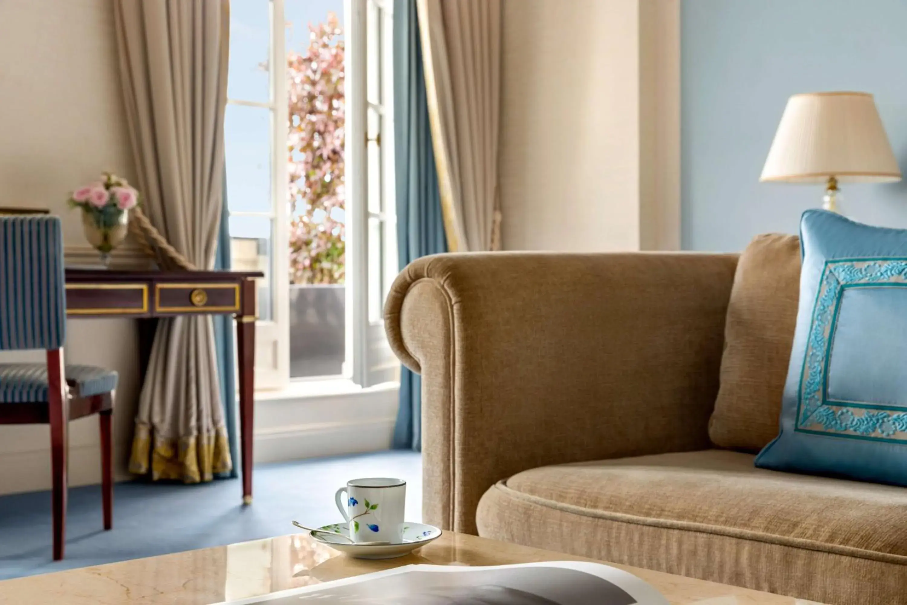 Photo of the whole room in Shangri-La Paris Photo of the whole room in Shangri-La Paris