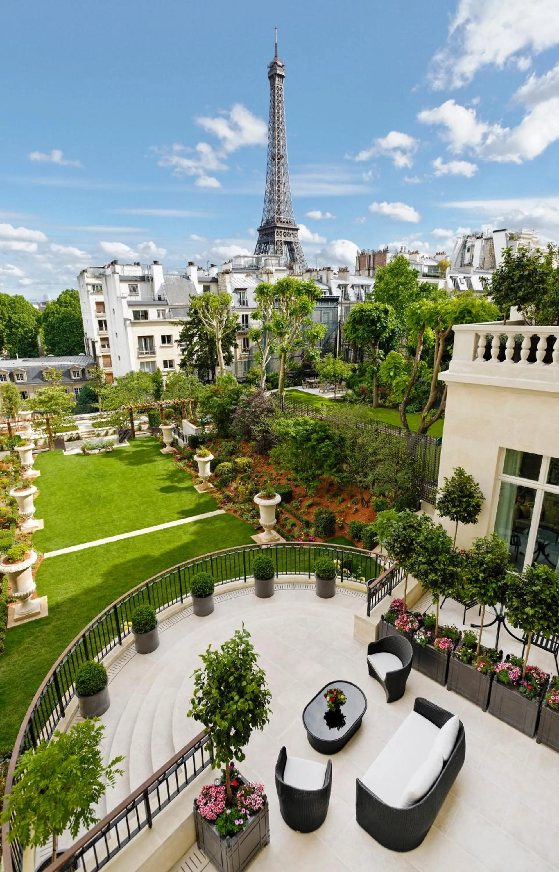 Bird's eye view in Shangri-La Paris
