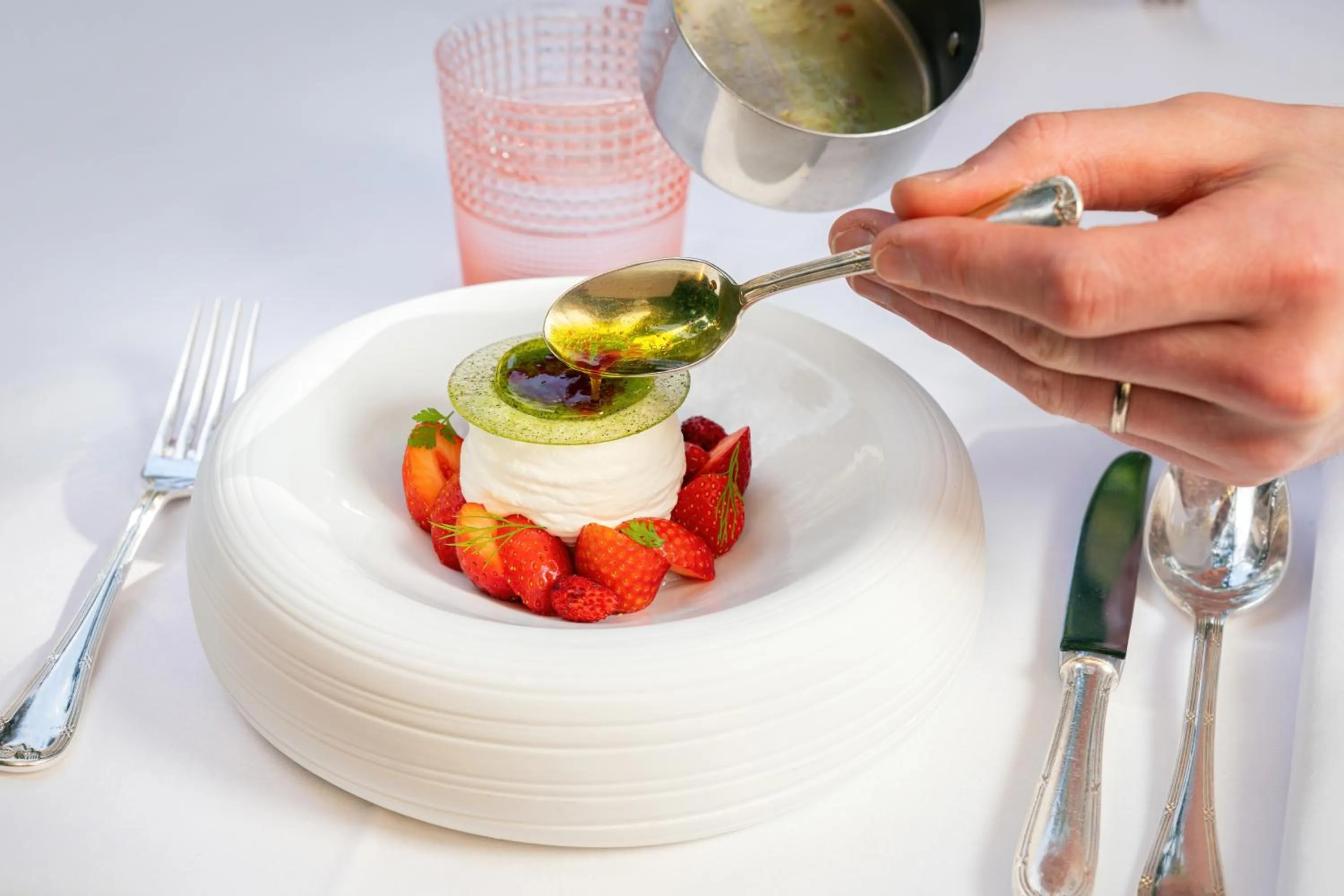 Restaurant/places to eat in Shangri-La Paris