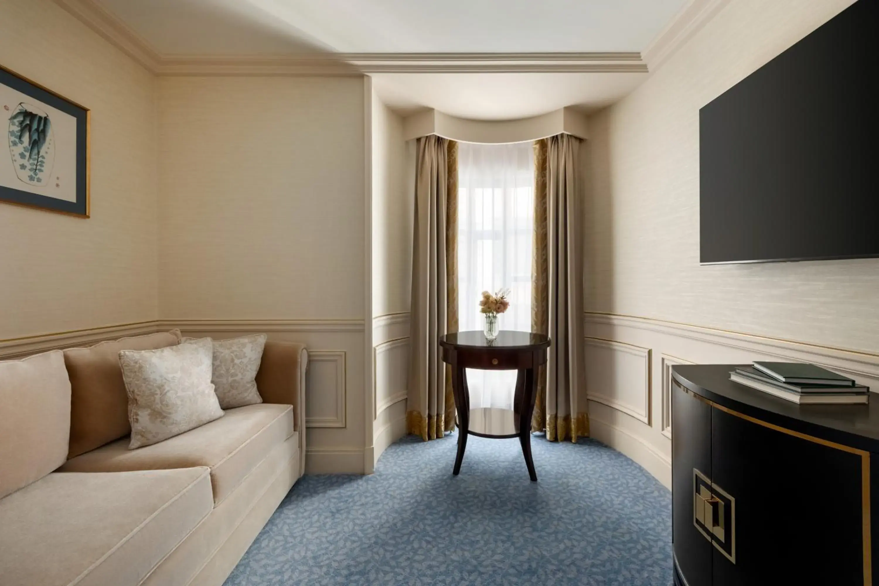 Living room in Shangri-La Paris Living room in Shangri-La Paris