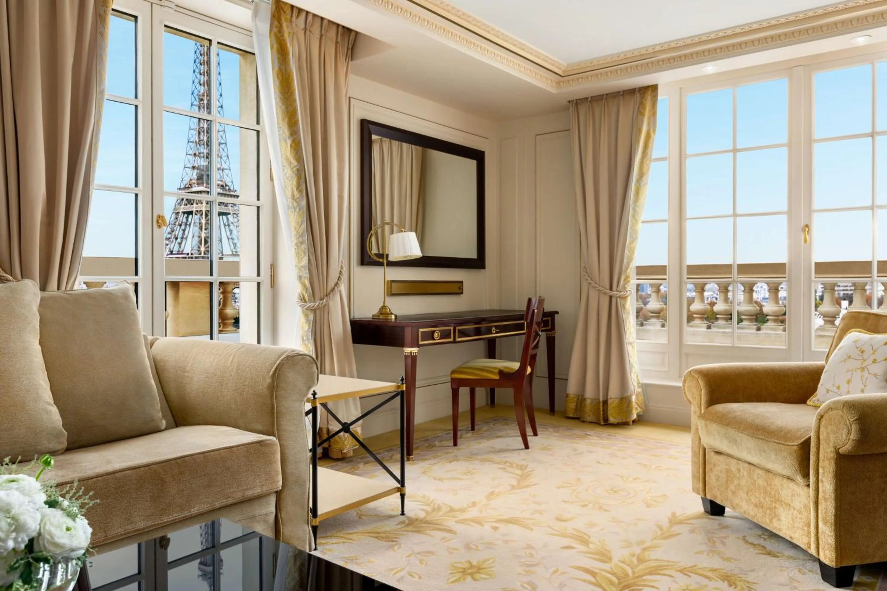 Photo of the whole room in Shangri-La Paris