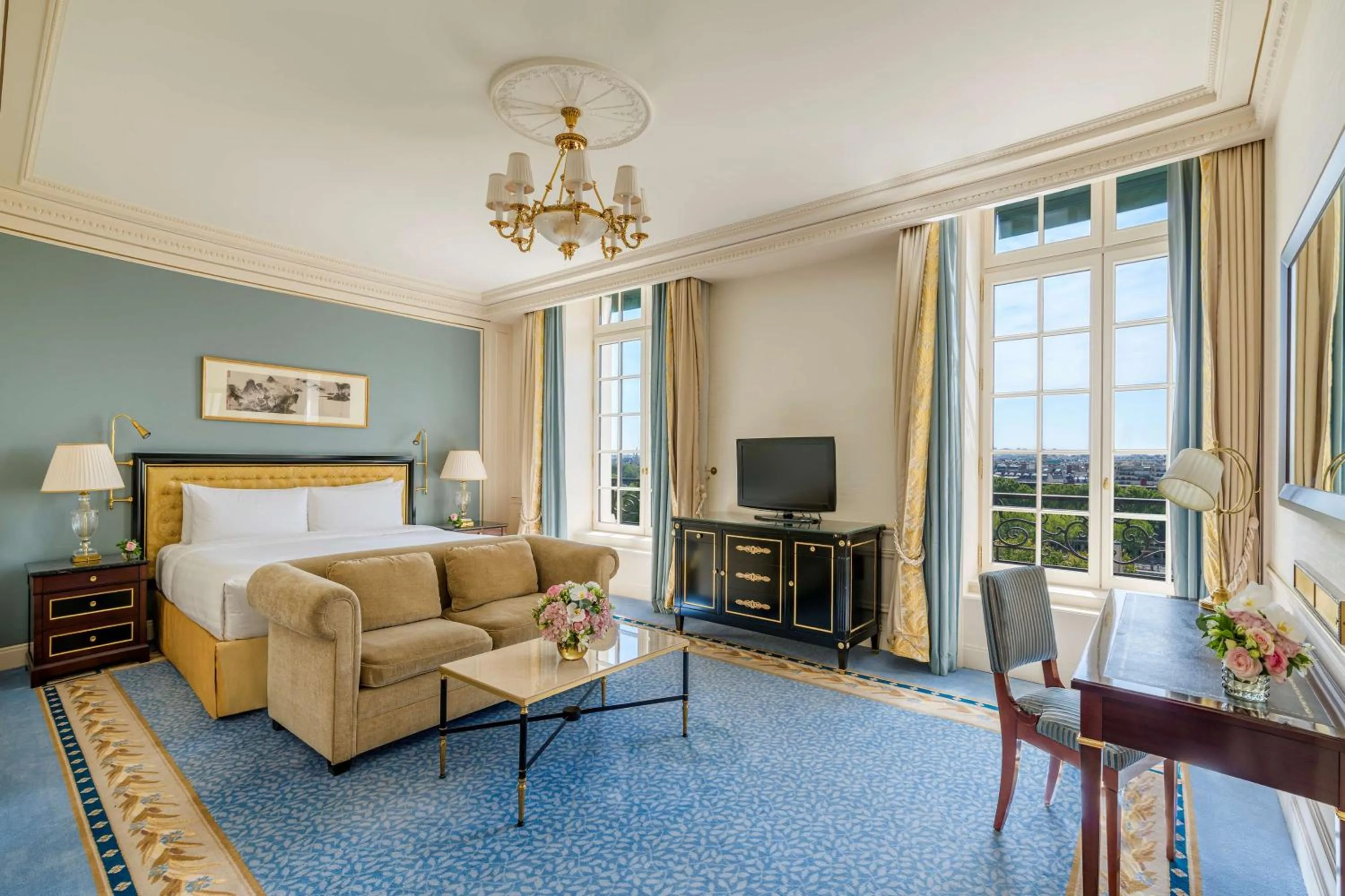 Photo of the whole room in Shangri-La Paris