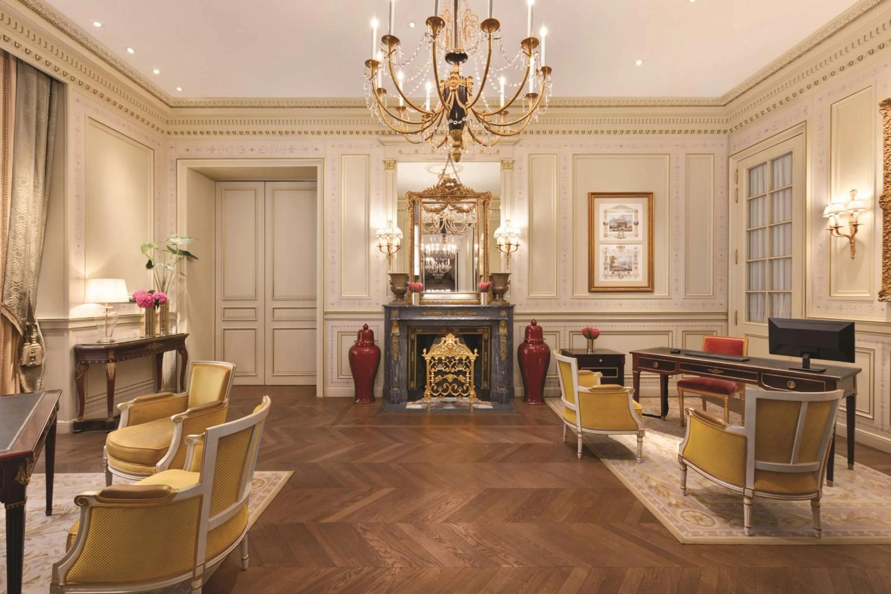 Lobby or reception in Shangri-La Paris