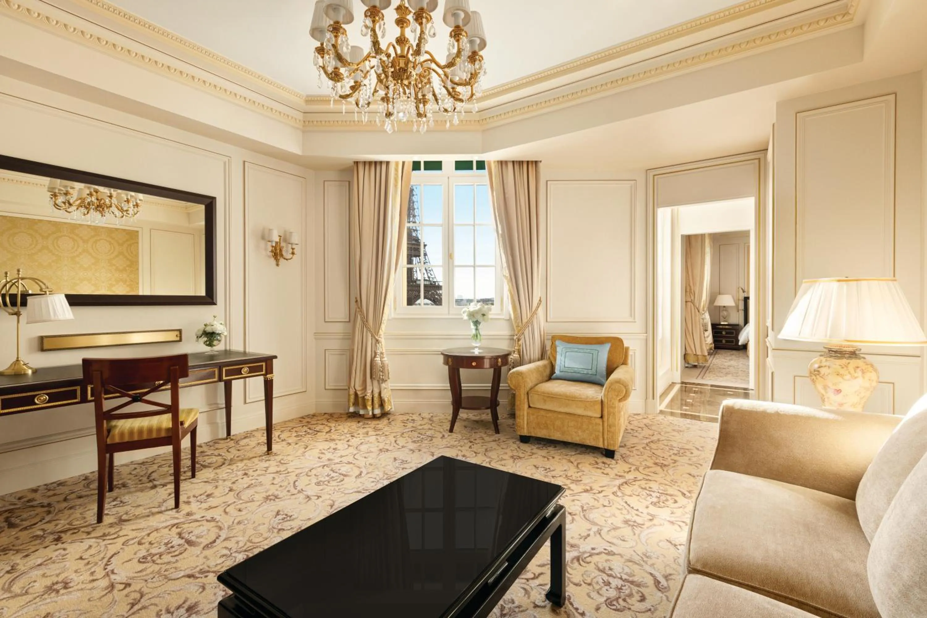 Living room in Shangri-La Paris