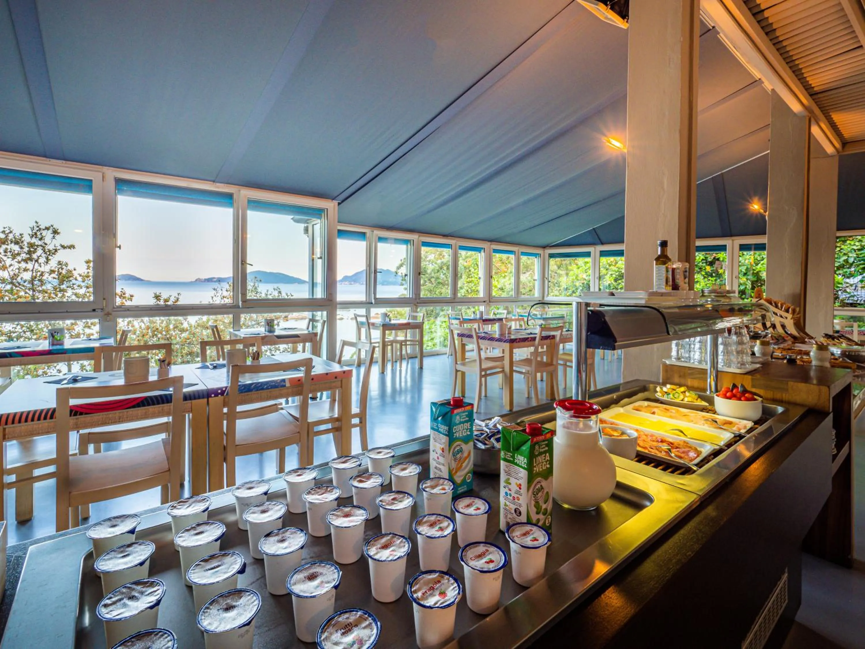 Buffet breakfast in Hotel Il Nido