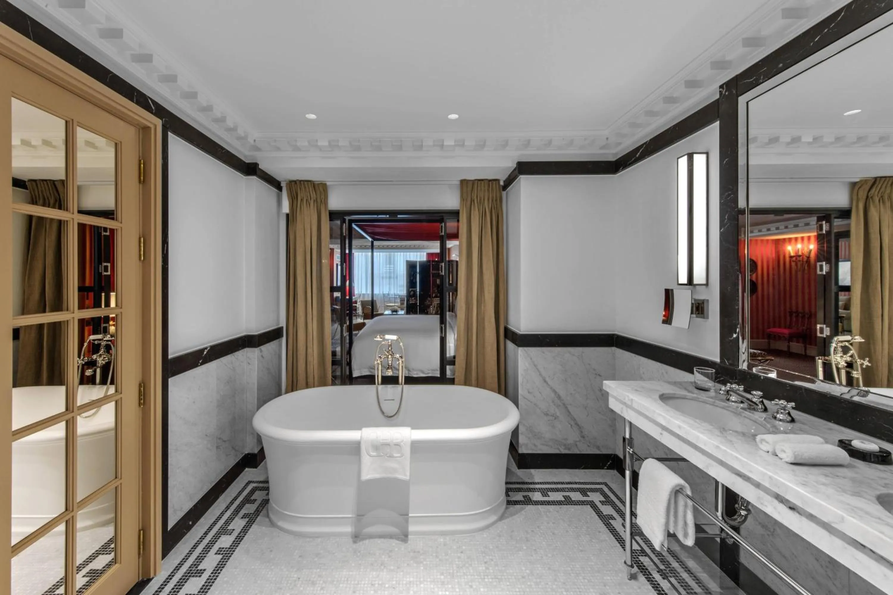 Bathroom in Hôtel de Berri Champs-Élysées, a Luxury Collection Hotel