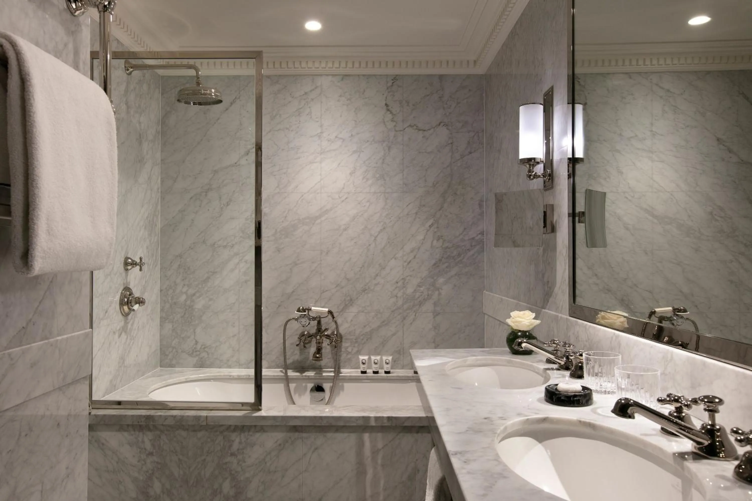 Bathroom in Hôtel de Berri Champs-Élysées, a Luxury Collection Hotel