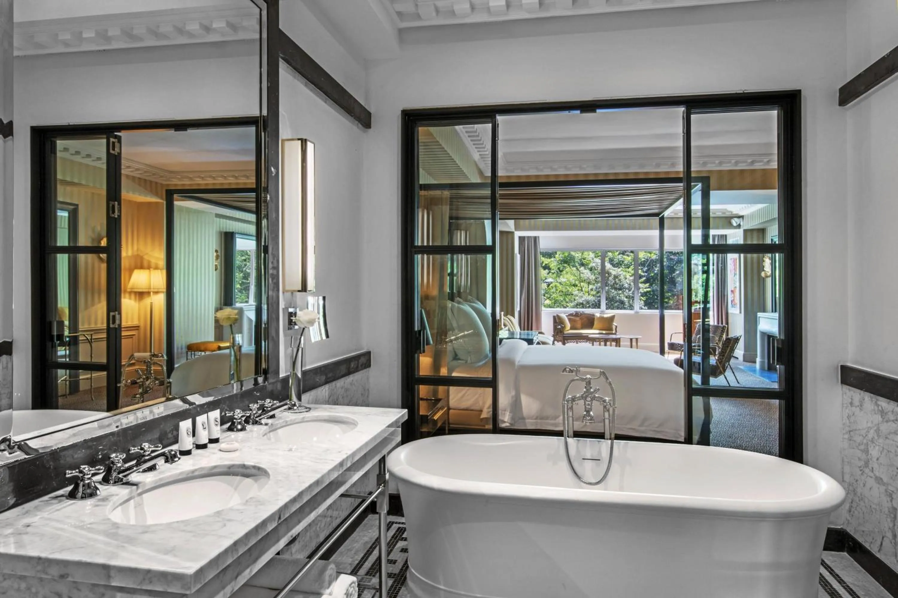 Bathroom in Hôtel de Berri Champs-Élysées, a Luxury Collection Hotel