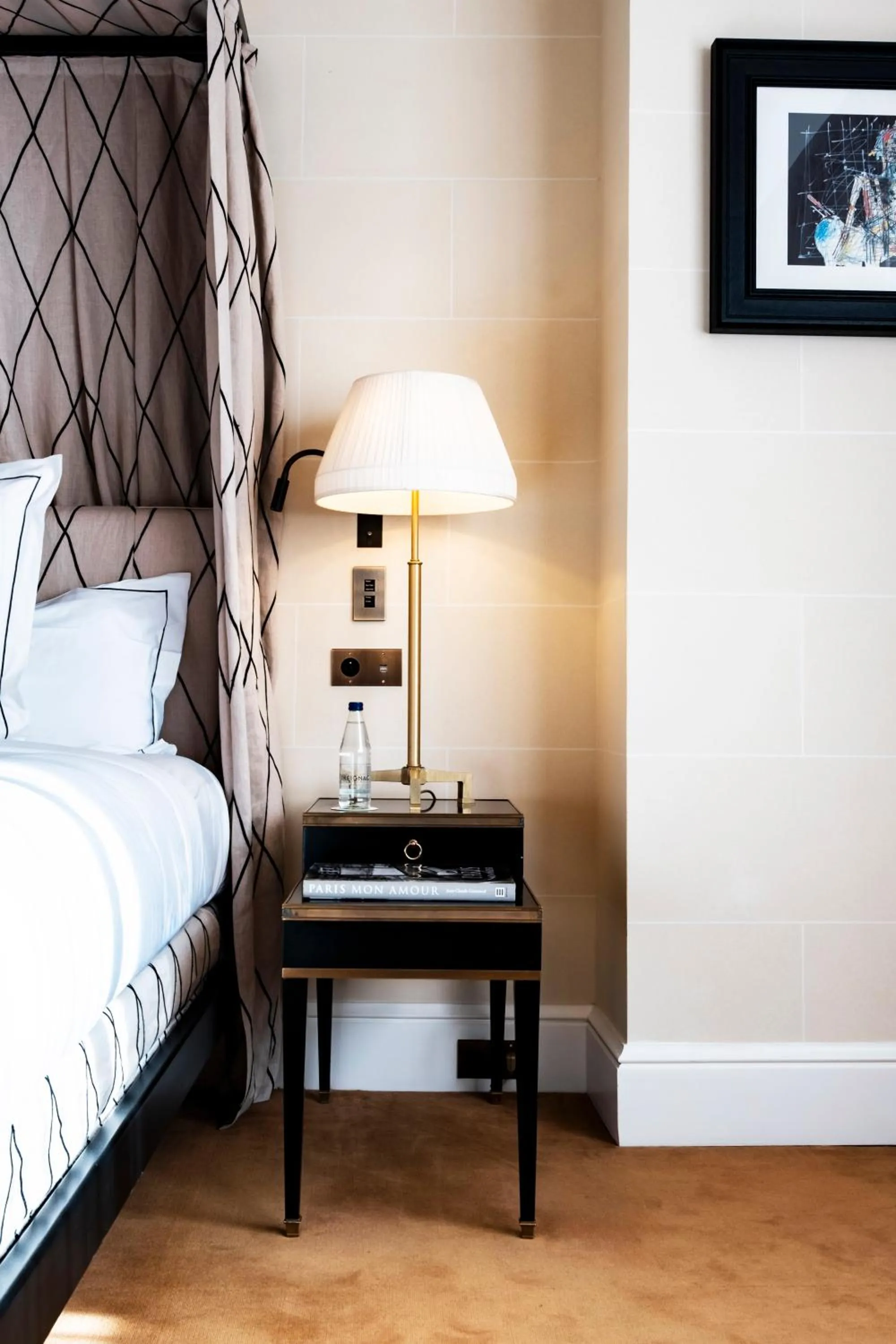Bed in Hôtel de Berri Champs-Élysées, a Luxury Collection Hotel