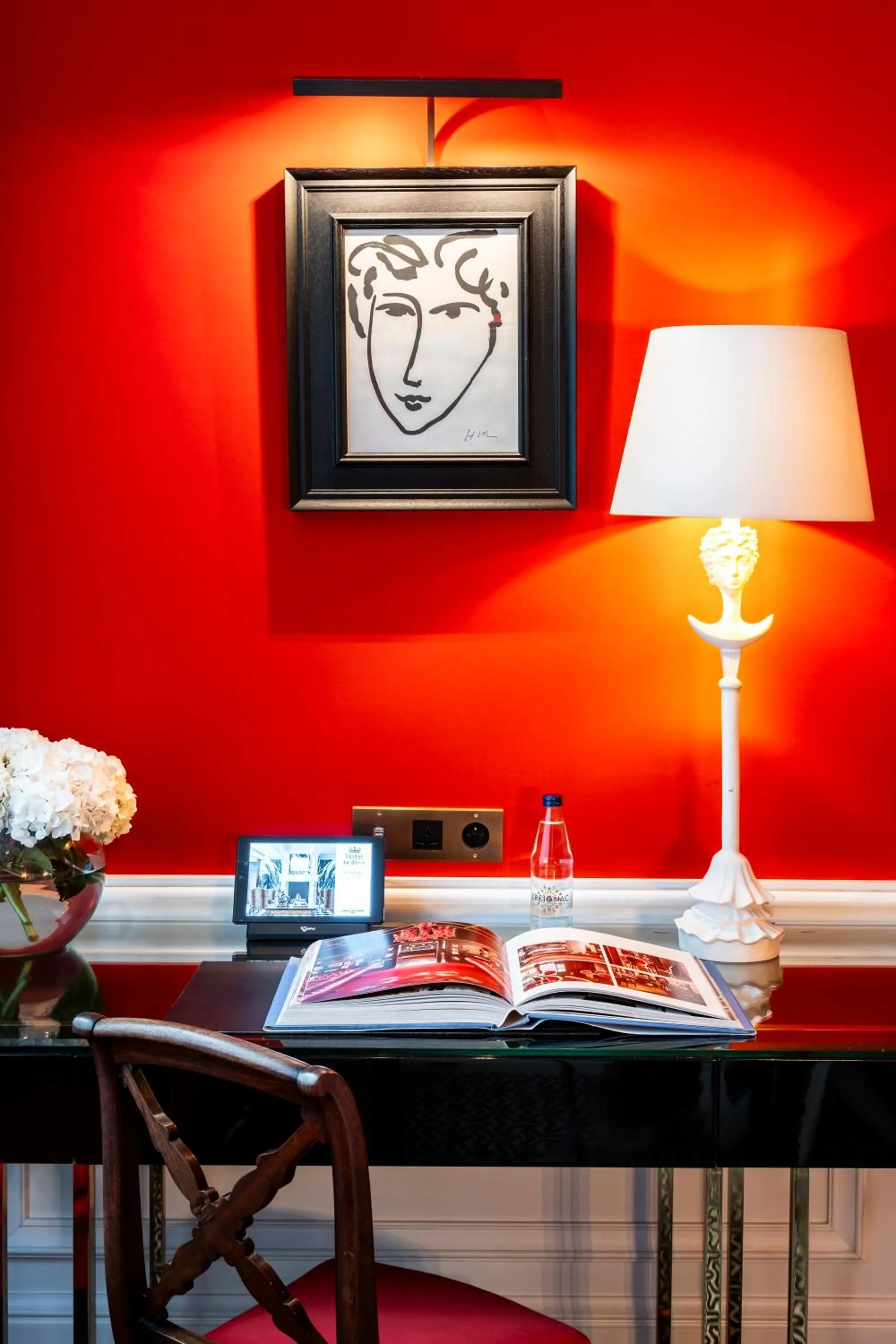 Hôtel de Berri Champs-Élysées, a Luxury Collection Hotel