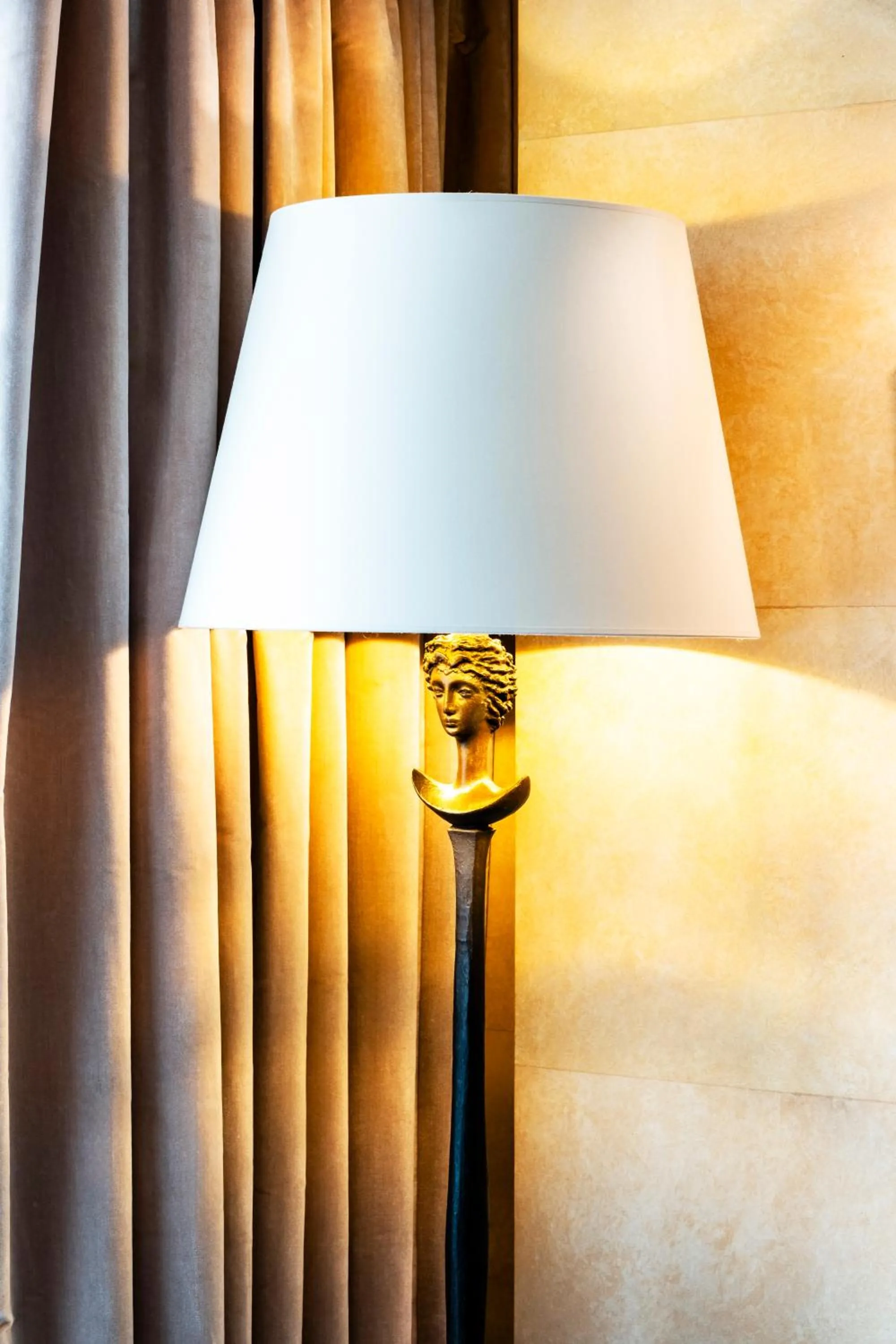 Hôtel de Berri Champs-Élysées, a Luxury Collection Hotel