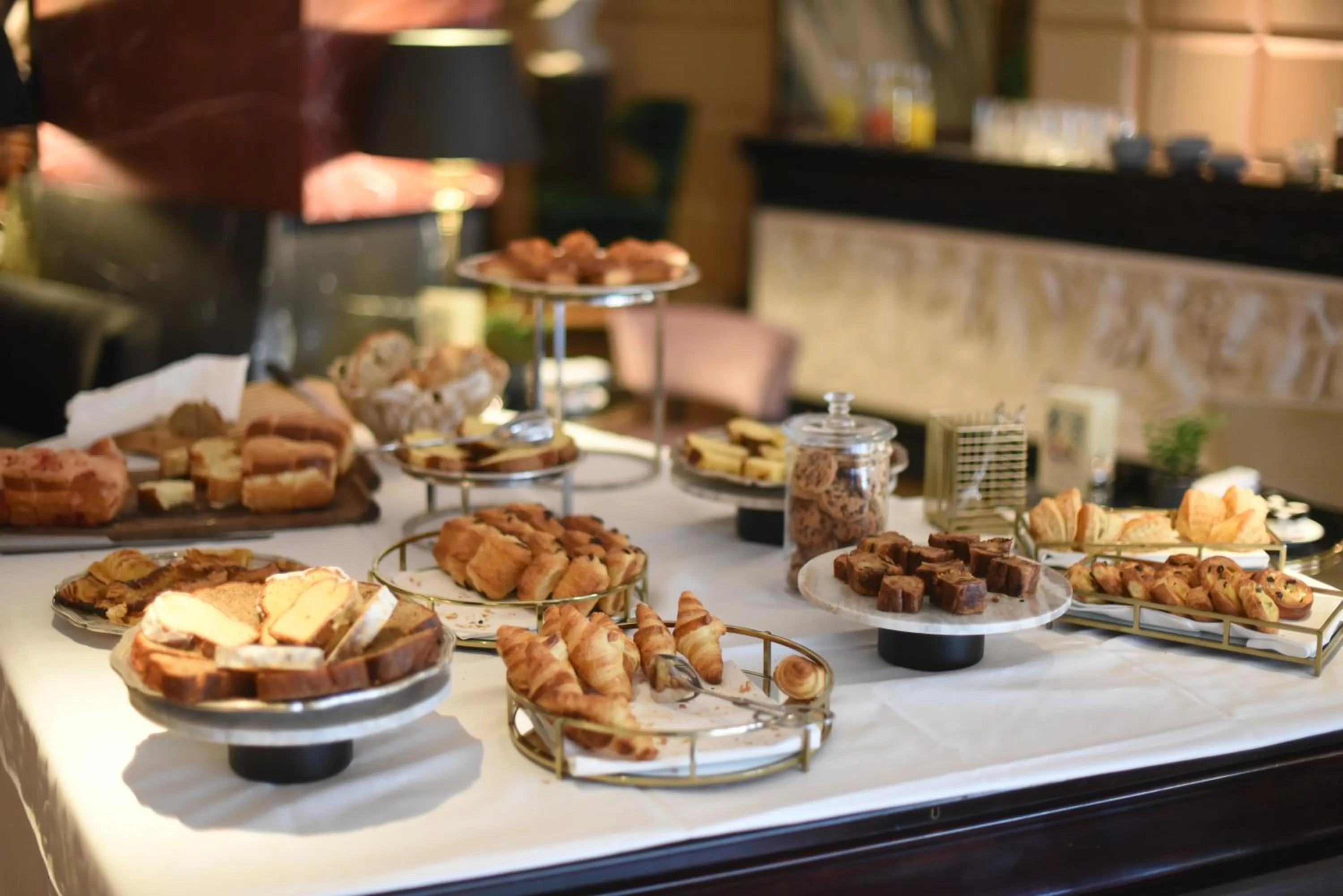 Breakfast in Hôtel de Berri Champs-Élysées, a Luxury Collection Hotel