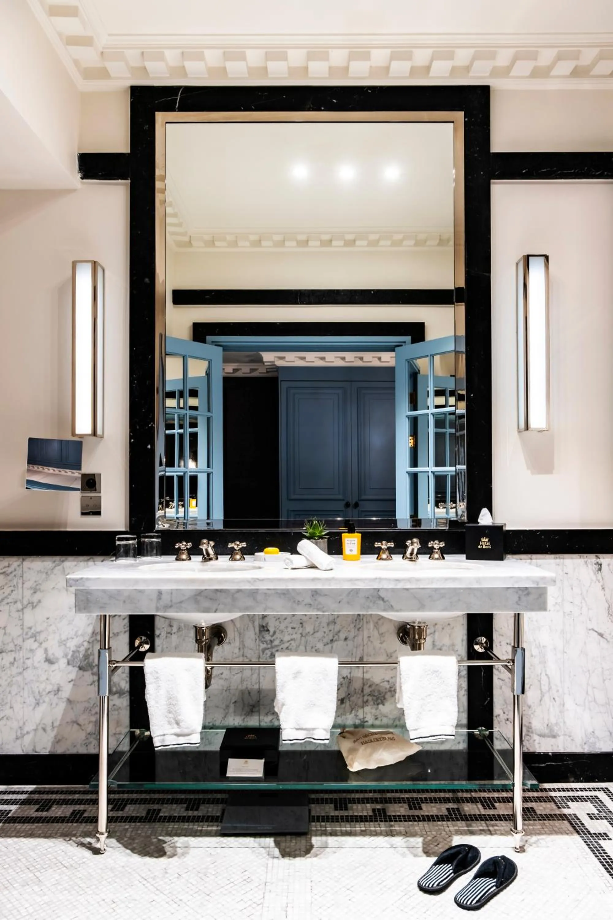 Bathroom in Hôtel de Berri Champs-Élysées, a Luxury Collection Hotel