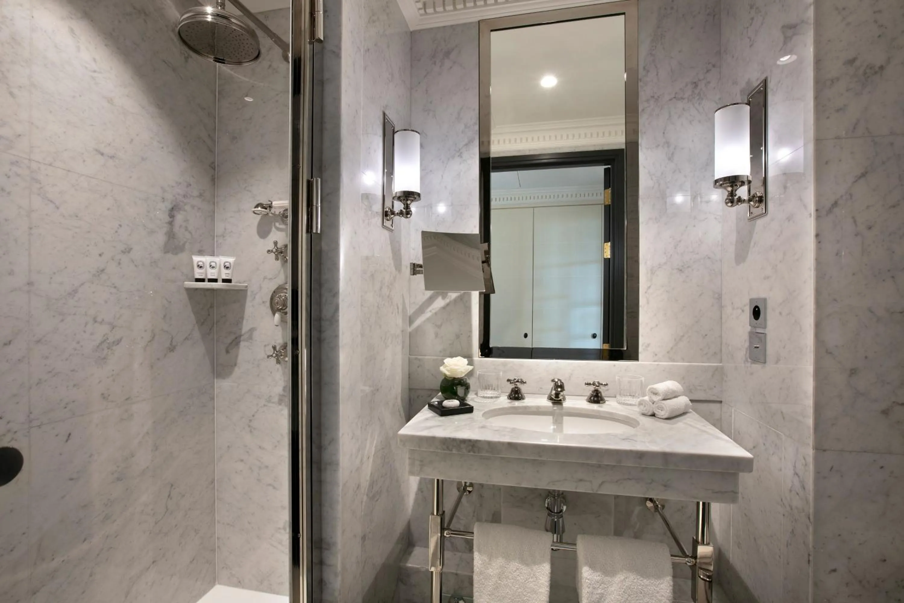 Bathroom in Hôtel de Berri Champs-Élysées, a Luxury Collection Hotel