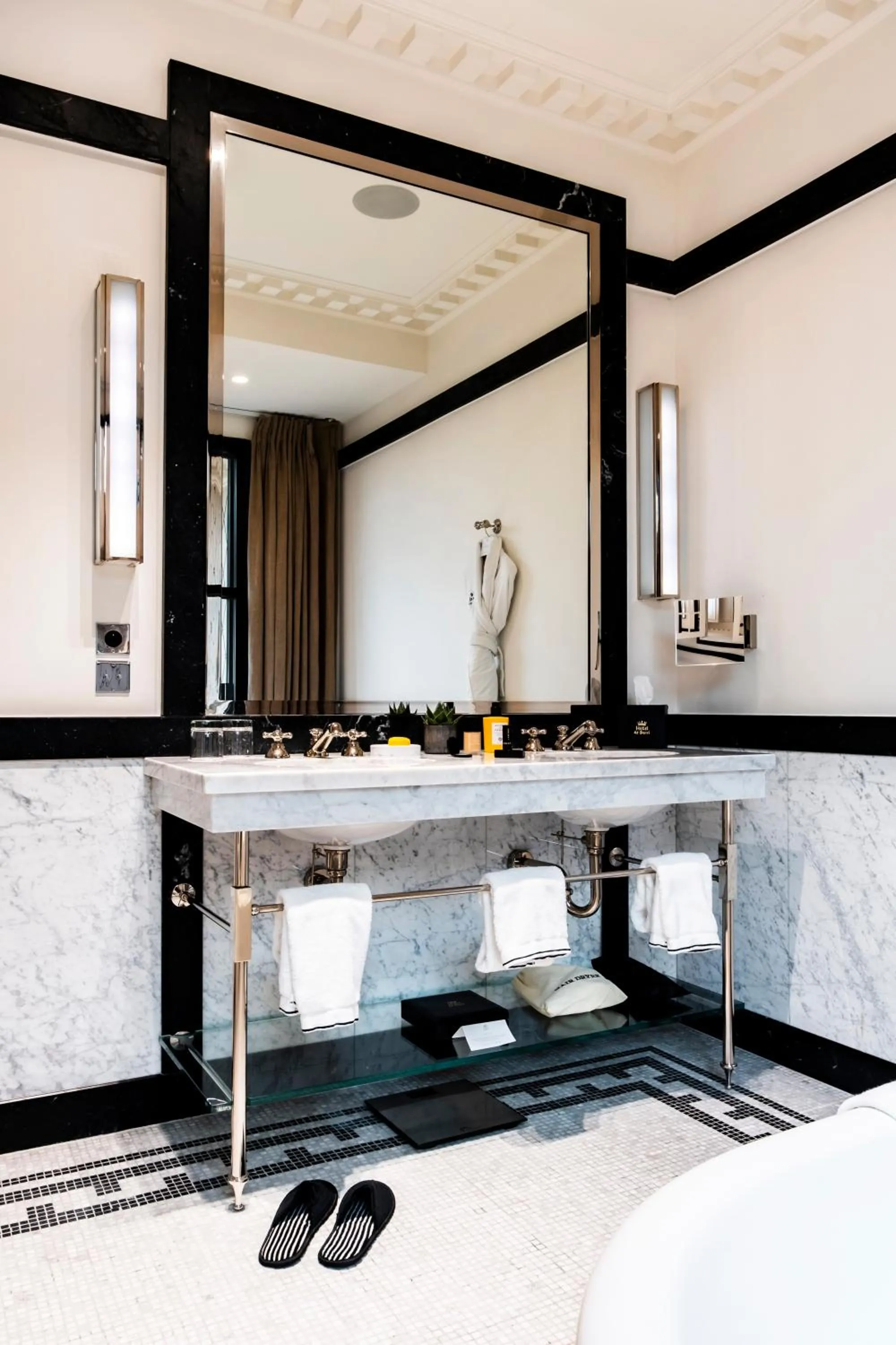 Hôtel de Berri Champs-Élysées, a Luxury Collection Hotel