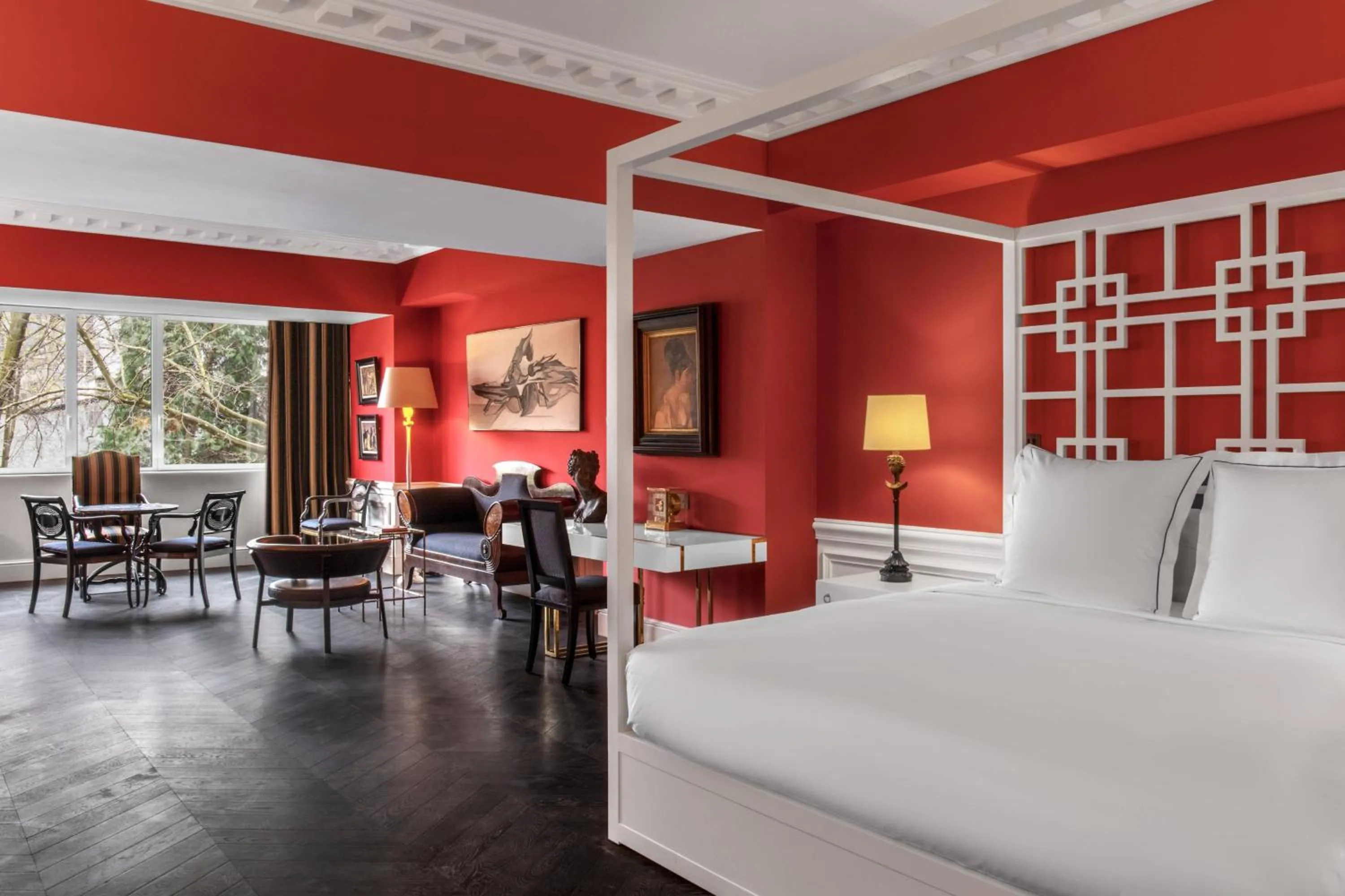 Photo of the whole room, Bed in Hôtel de Berri Champs-Élysées, a Luxury Collection Hotel