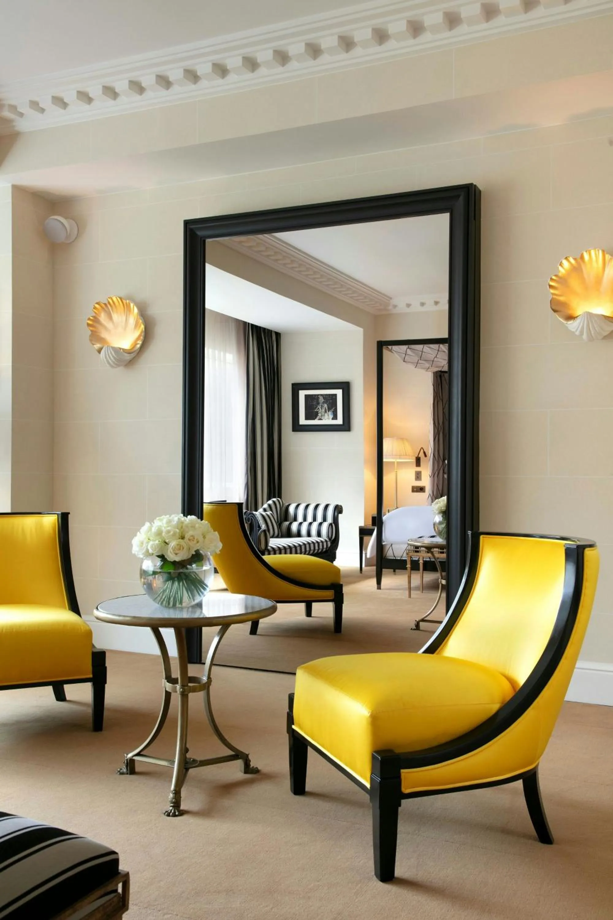 Photo of the whole room in Hôtel de Berri Champs-Élysées, a Luxury Collection Hotel