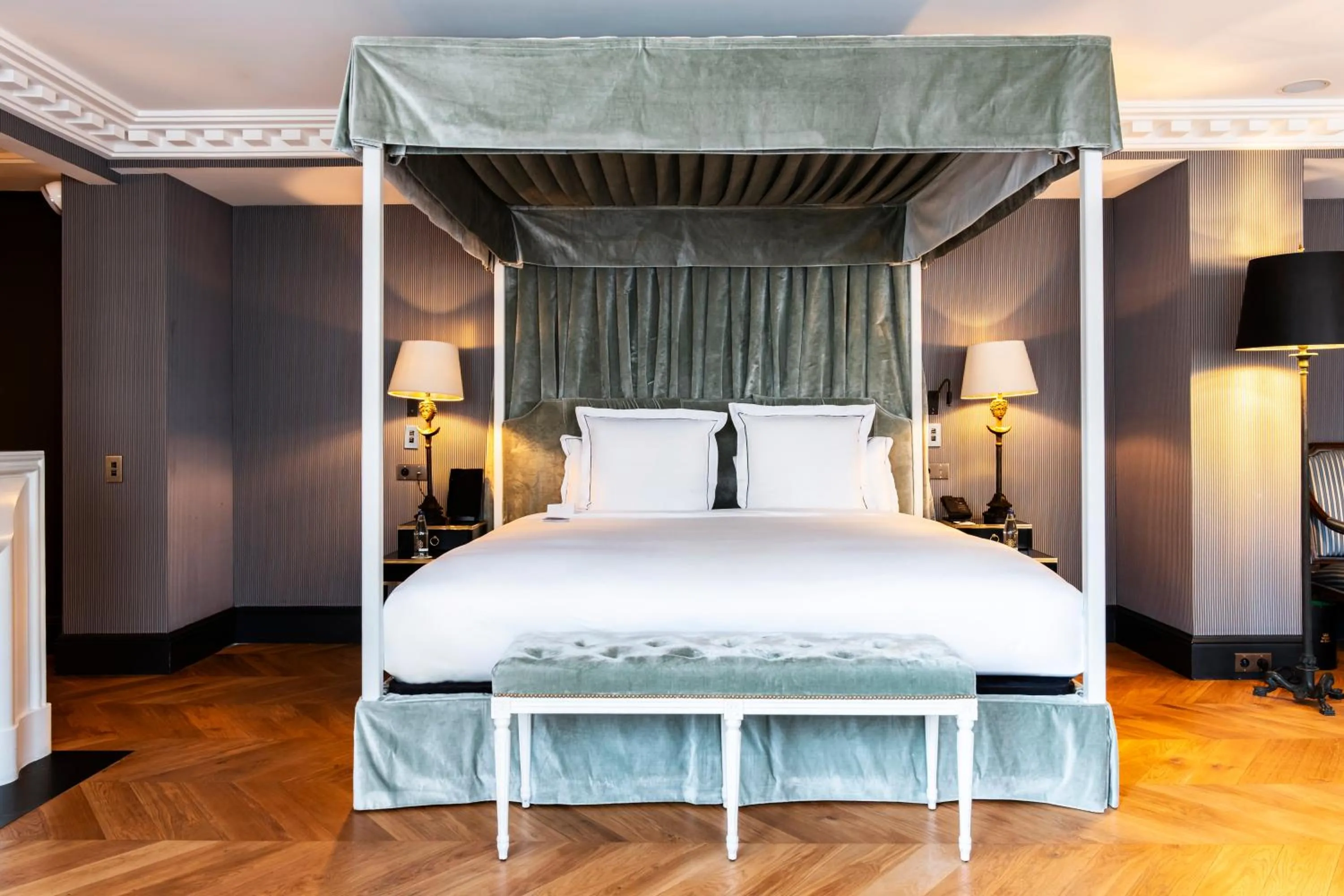Bed in Hôtel de Berri Champs-Élysées, a Luxury Collection Hotel