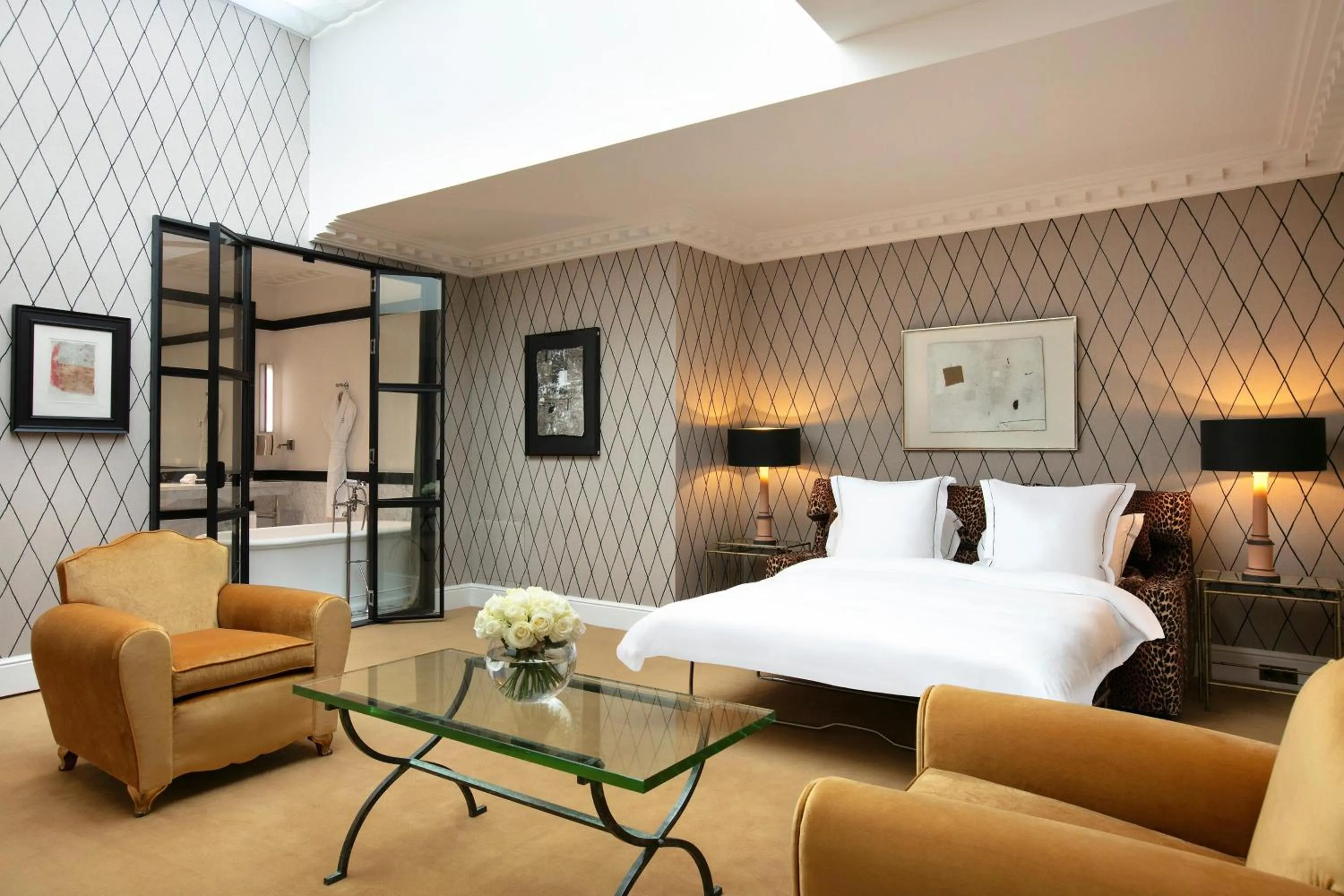 Photo of the whole room, Bed in Hôtel de Berri Champs-Élysées, a Luxury Collection Hotel