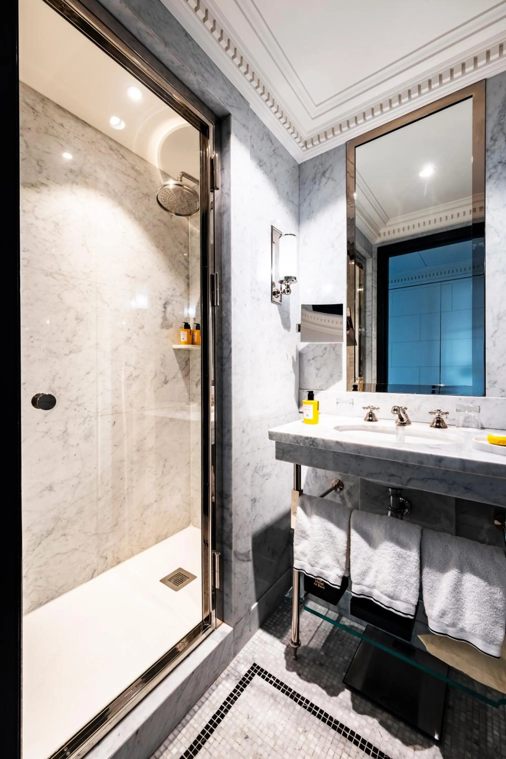 Shower in Hôtel de Berri Champs-Élysées, a Luxury Collection Hotel