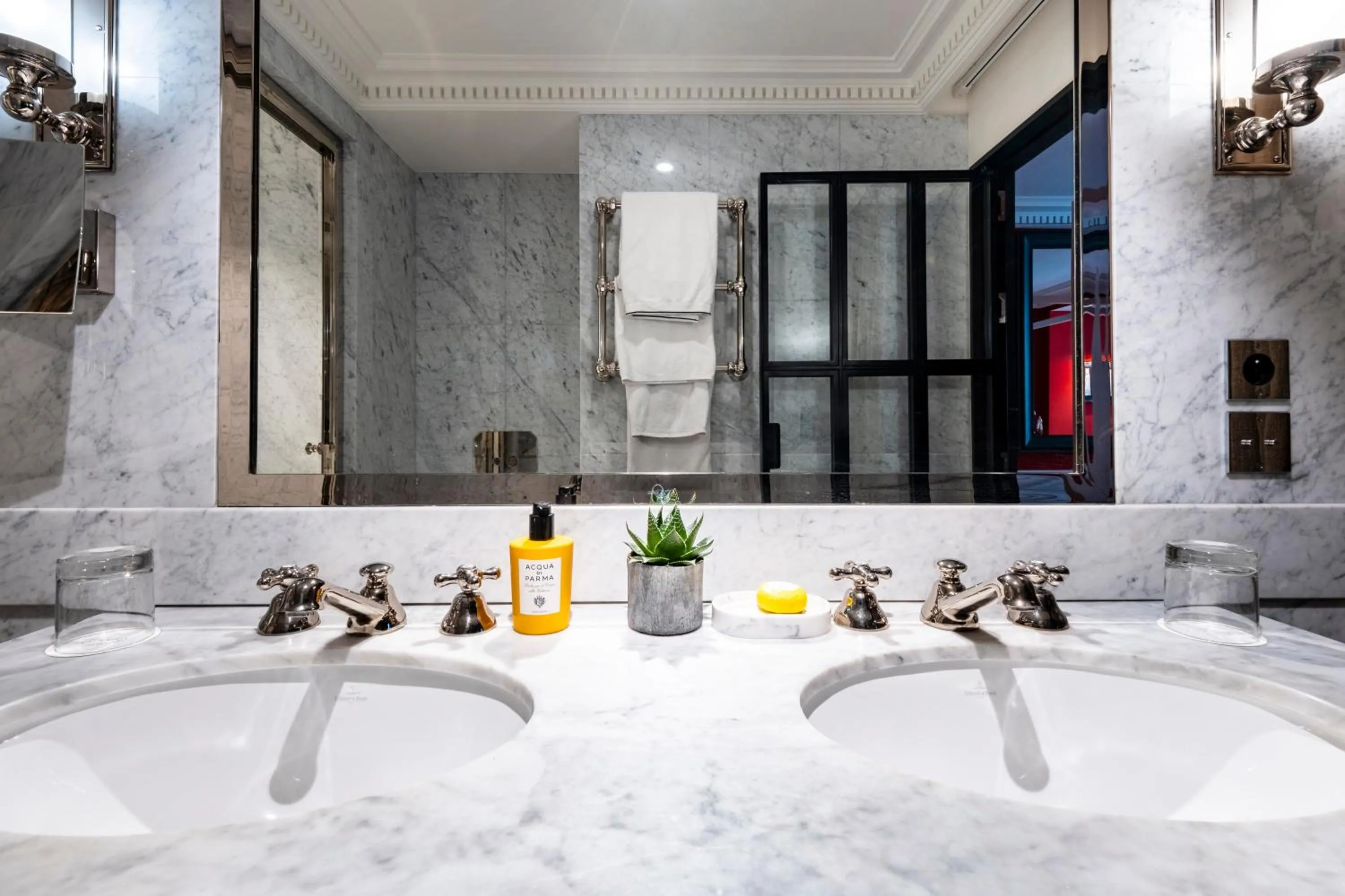 Hôtel de Berri Champs-Élysées, a Luxury Collection Hotel