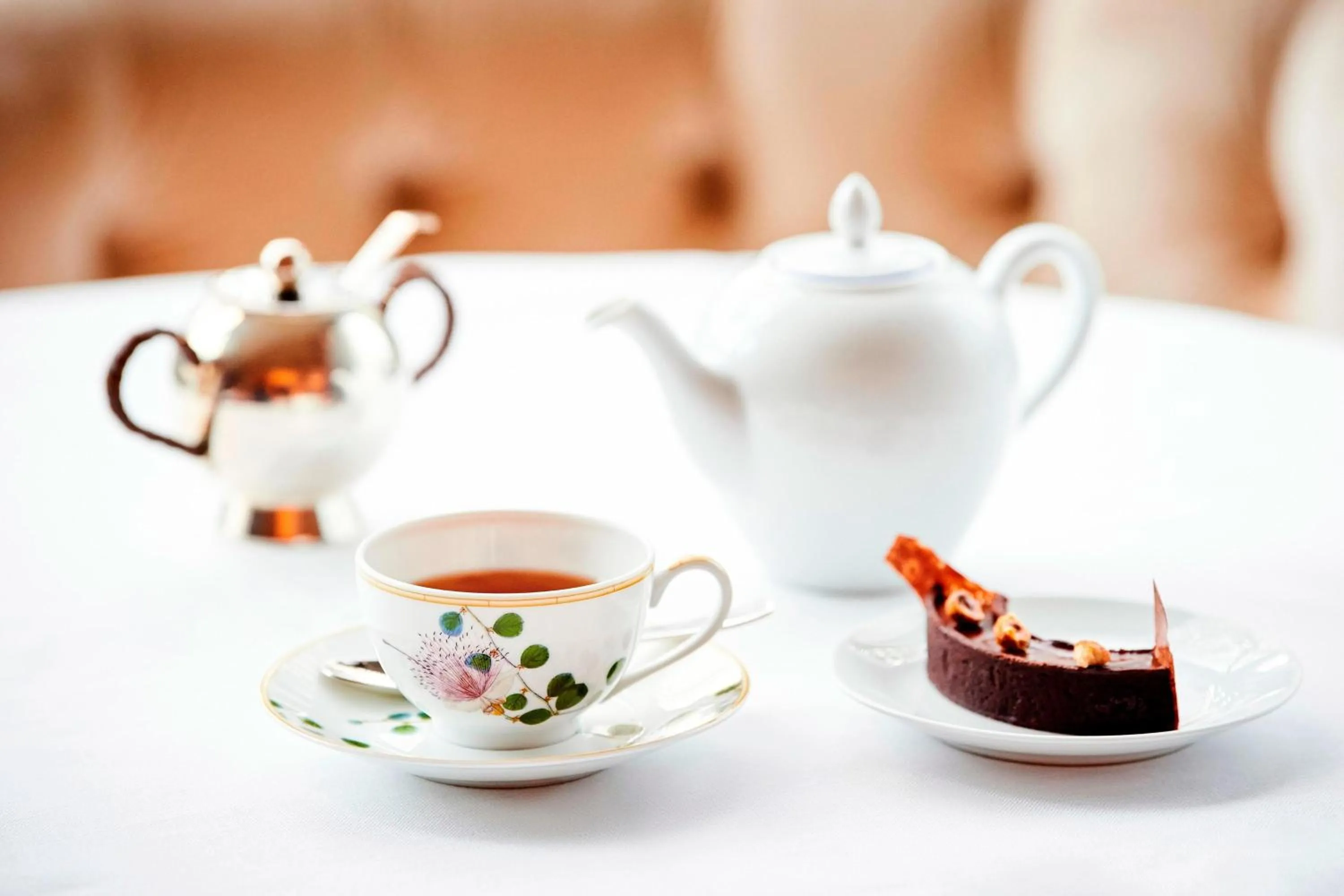 Restaurant/places to eat in Hôtel de Berri Champs-Élysées, a Luxury Collection Hotel