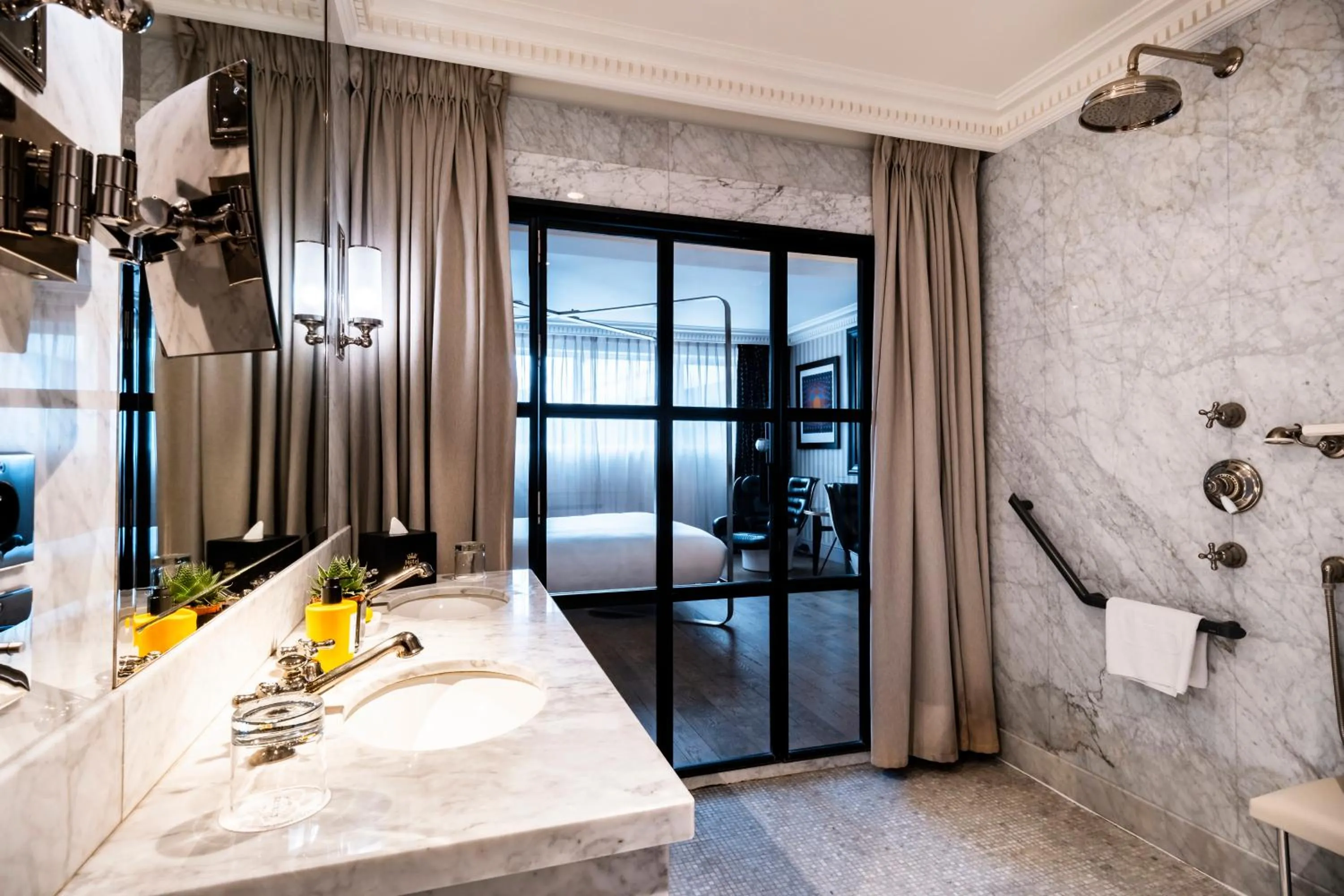 Hôtel de Berri Champs-Élysées, a Luxury Collection Hotel