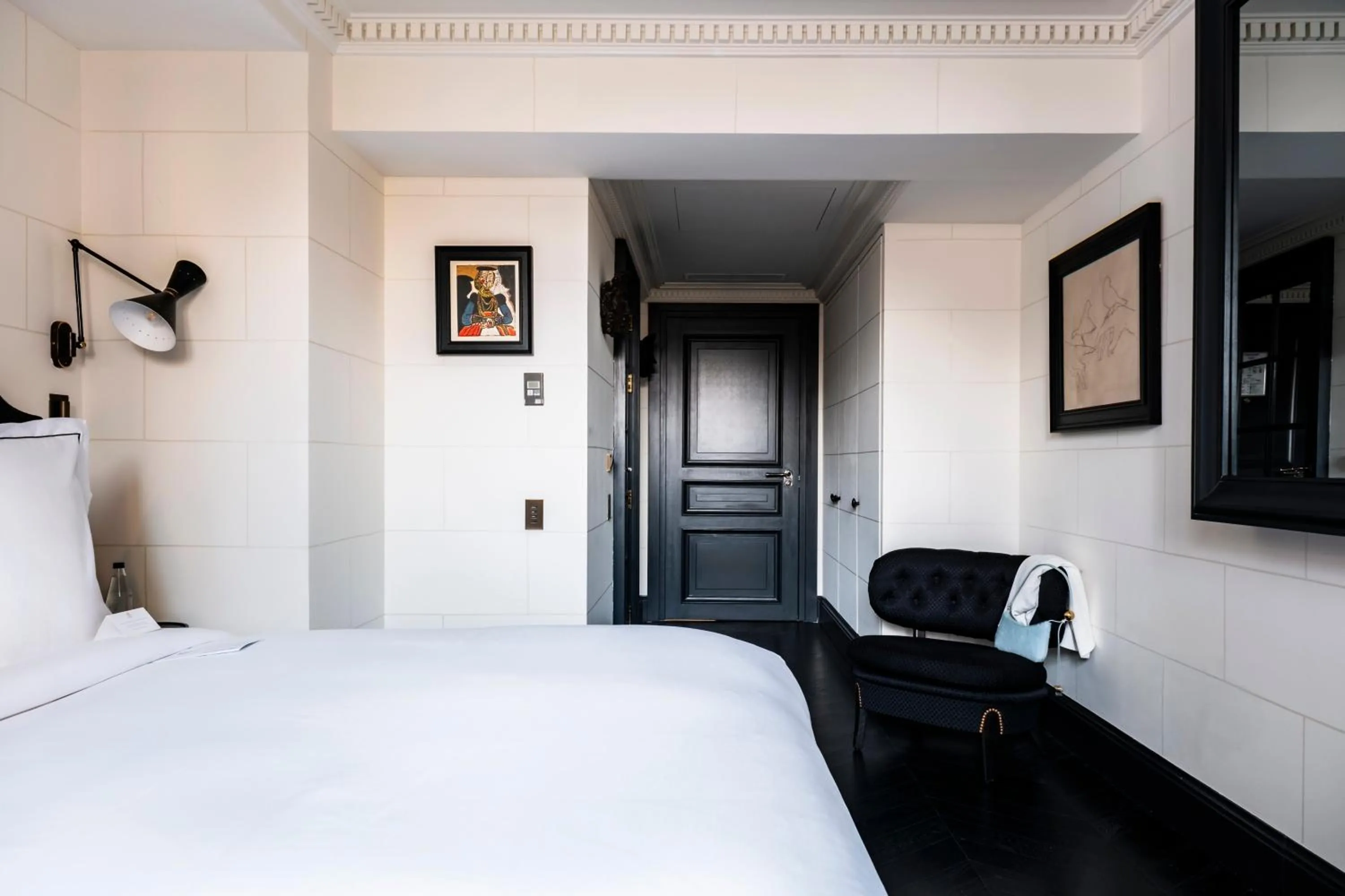 Bed in Hôtel de Berri Champs-Élysées, a Luxury Collection Hotel