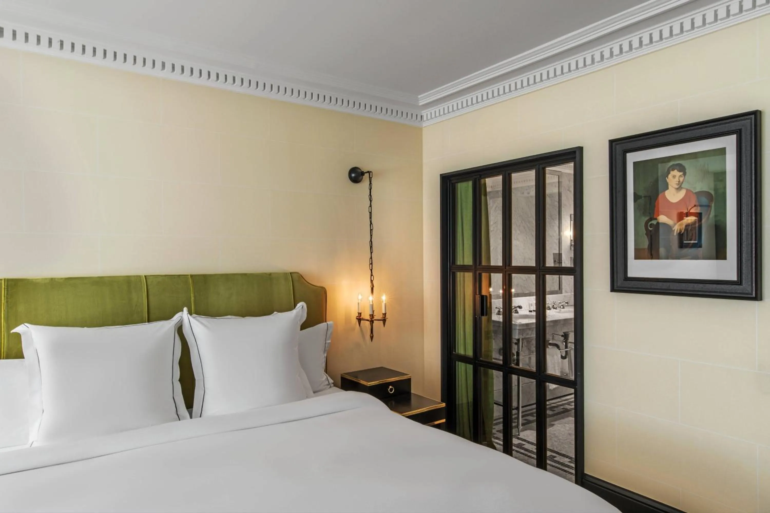 Photo of the whole room, Bed in Hôtel de Berri Champs-Élysées, a Luxury Collection Hotel