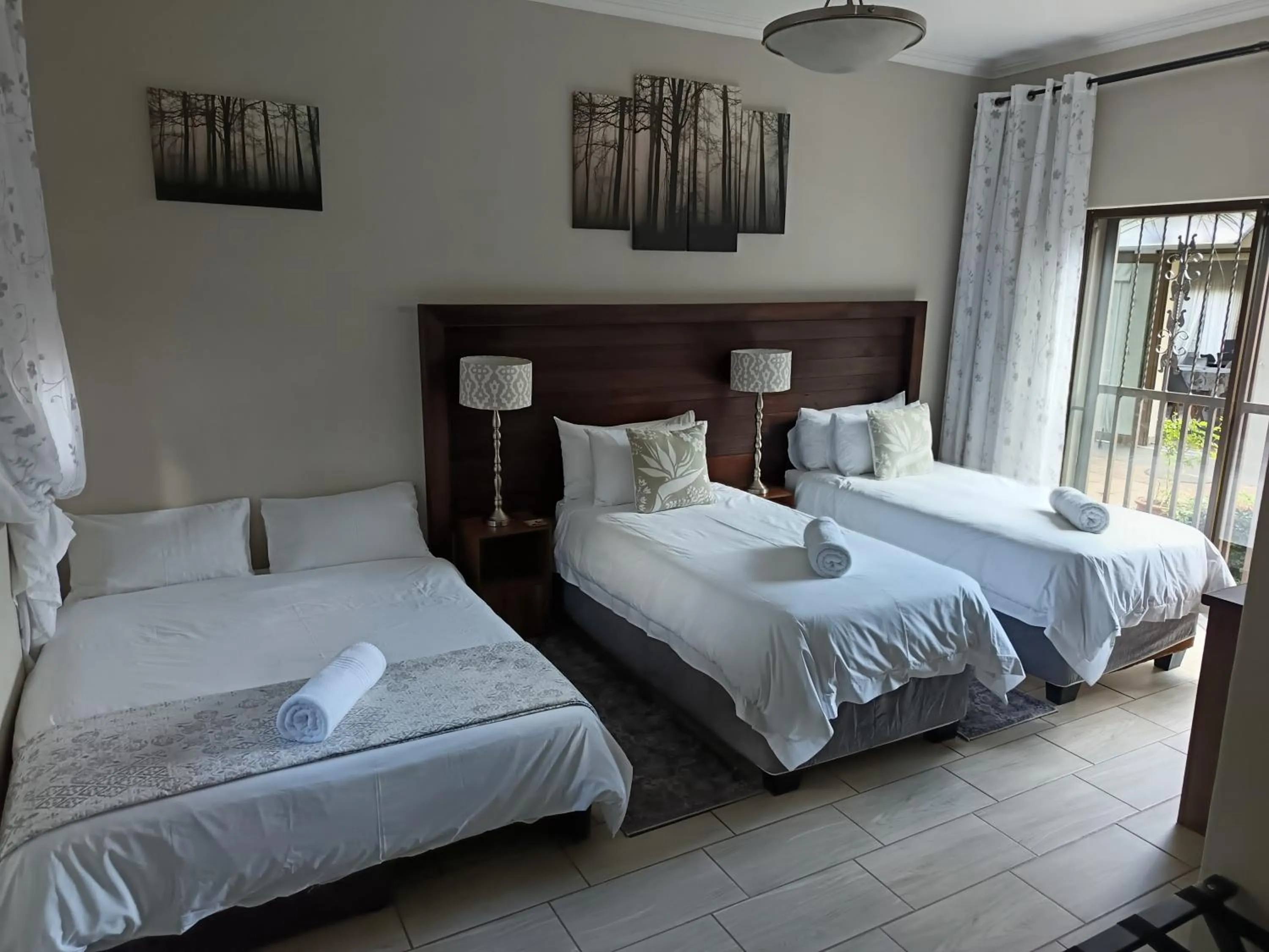 Property building, Bed in Three Olives Guesthouse