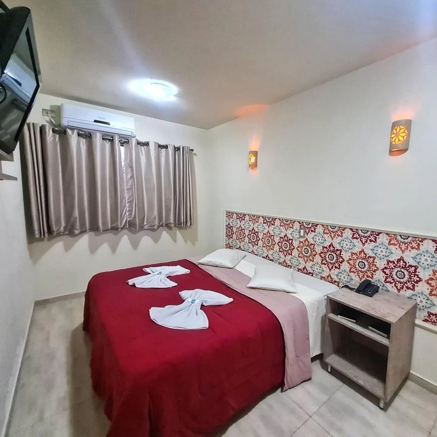 Bedroom, Bed in NC Hotel