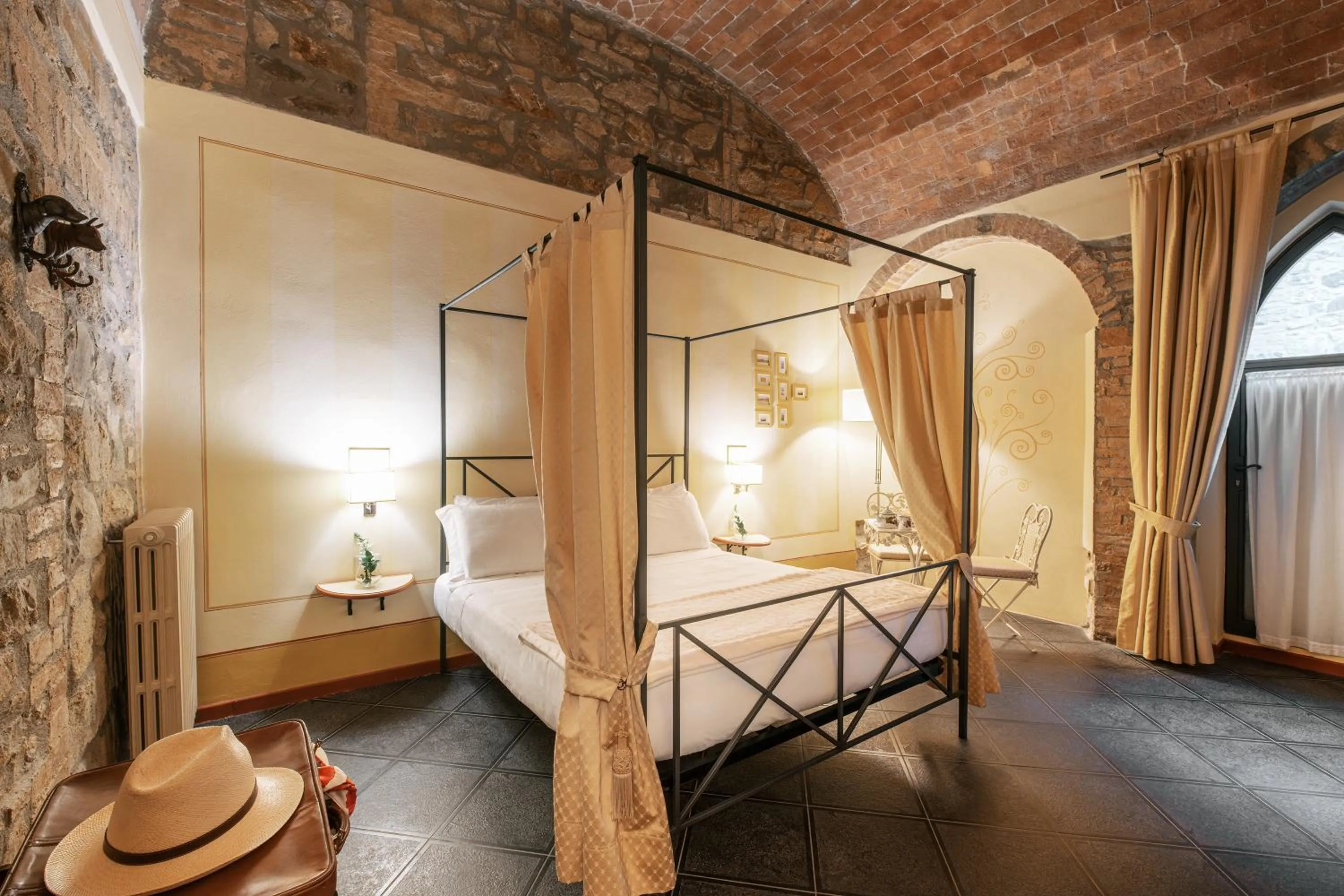 Bed in Porta Castellana B&B - Apartment