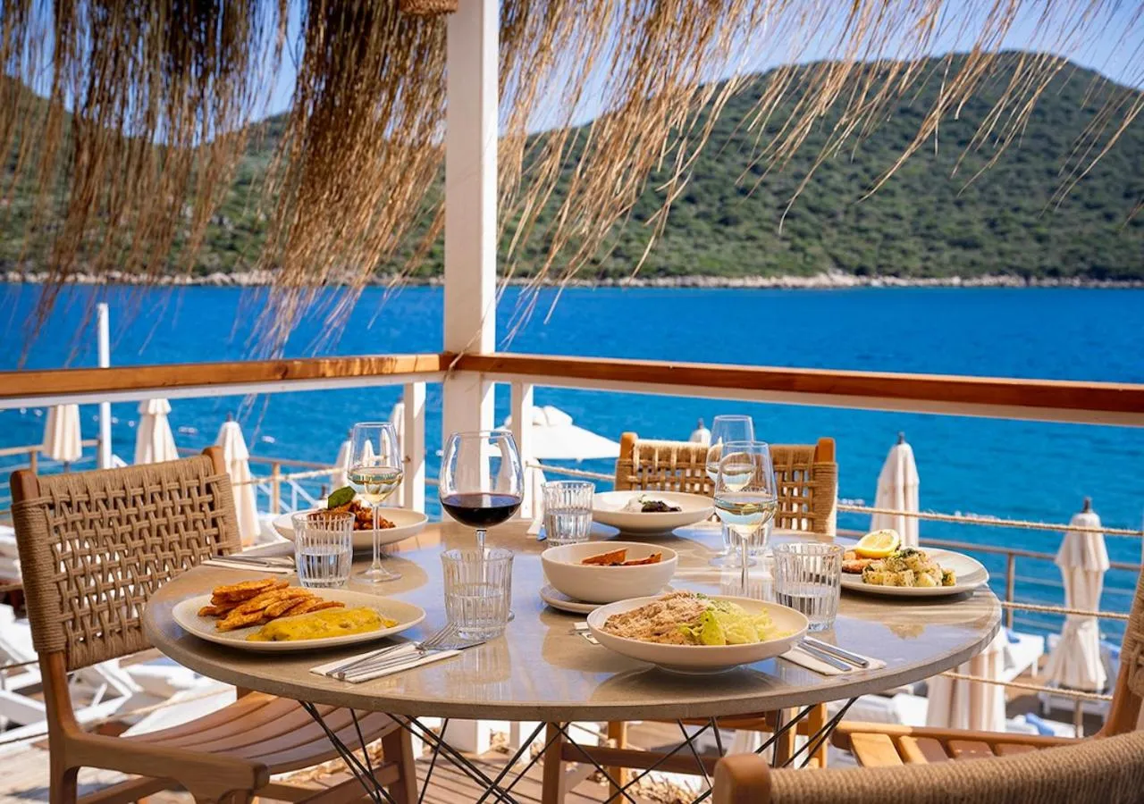 Restaurant/places to eat in Kas Marin Hotel
