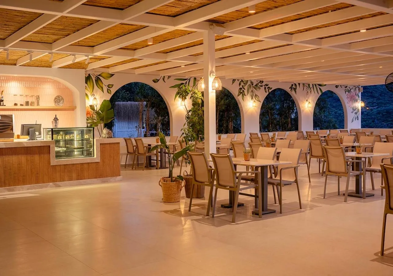 Restaurant/places to eat in Kas Marin Hotel