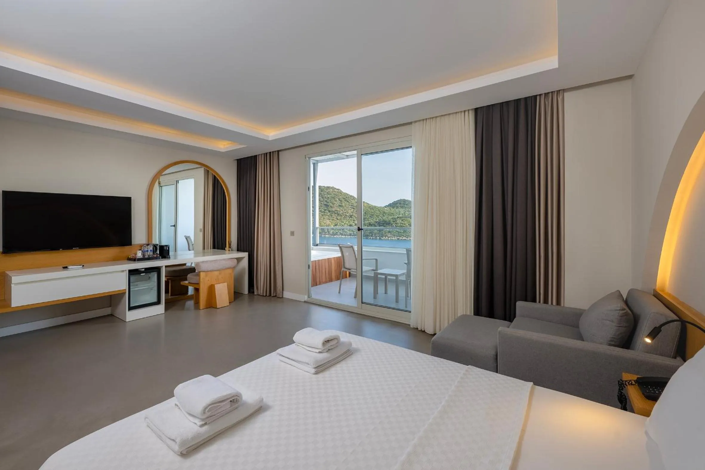 Photo of the whole room, Bed in Kas Marin Hotel
