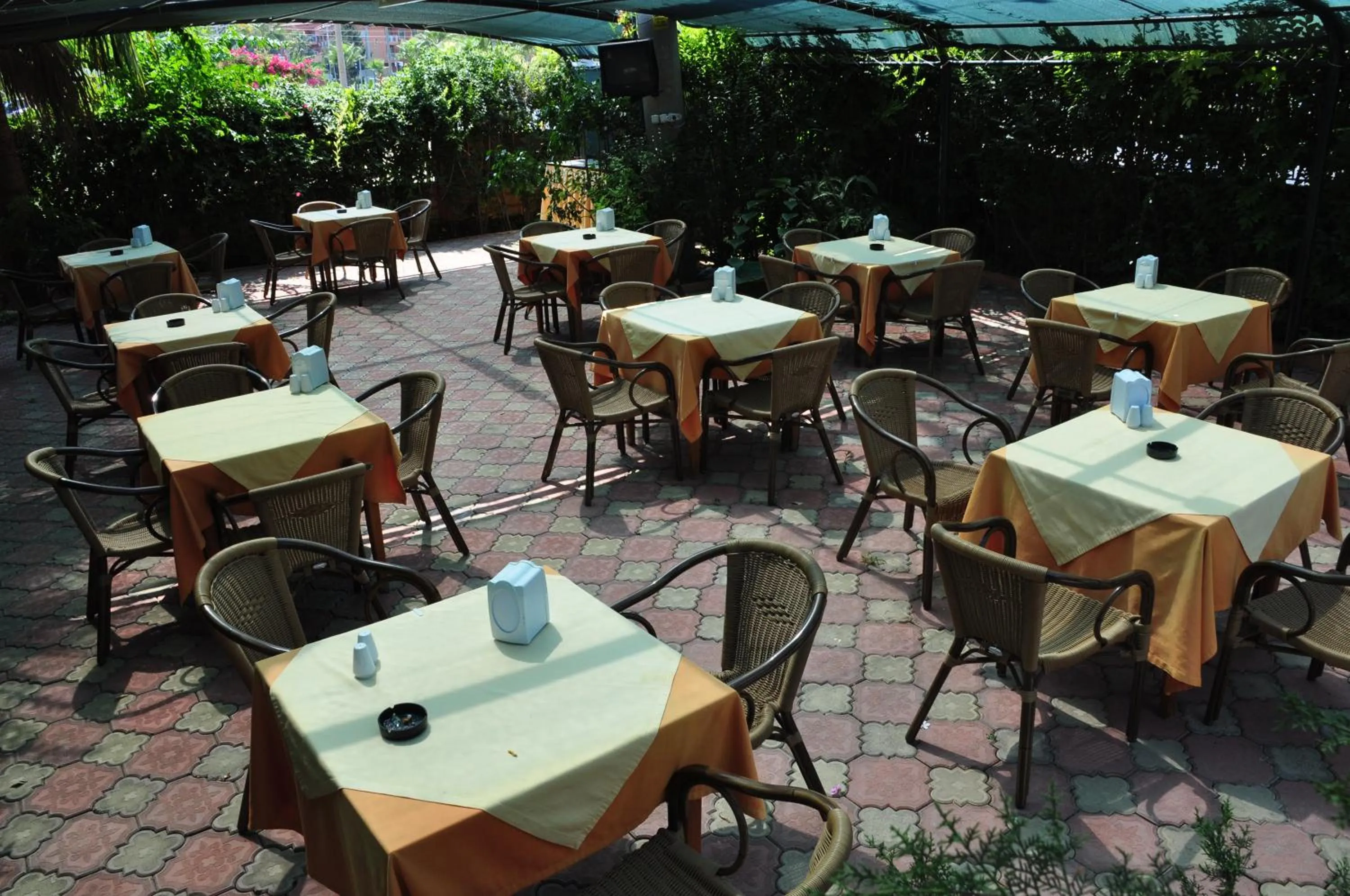 Restaurant/places to eat in Yavuzhan Hotel