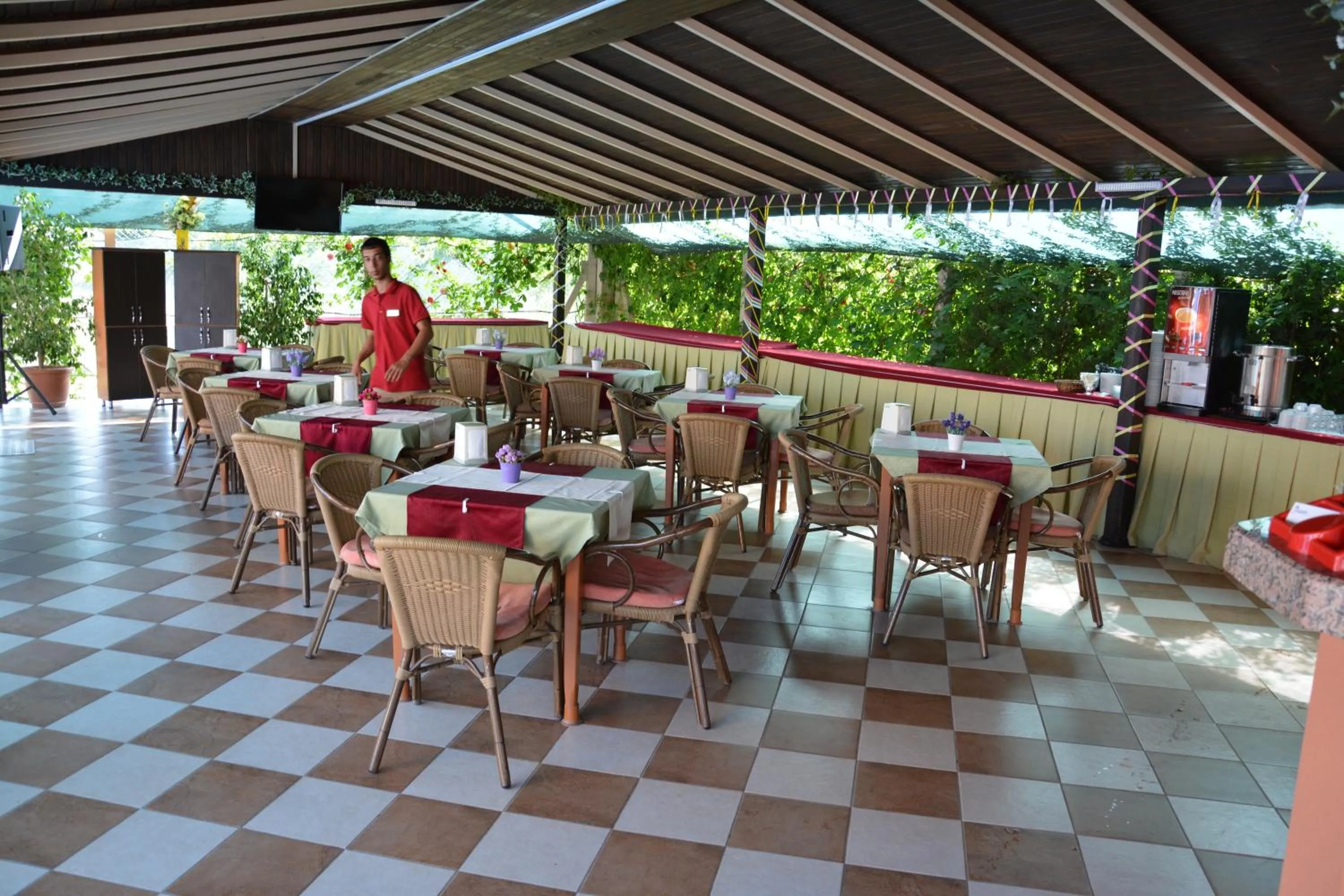 Restaurant/places to eat in Yavuzhan Hotel