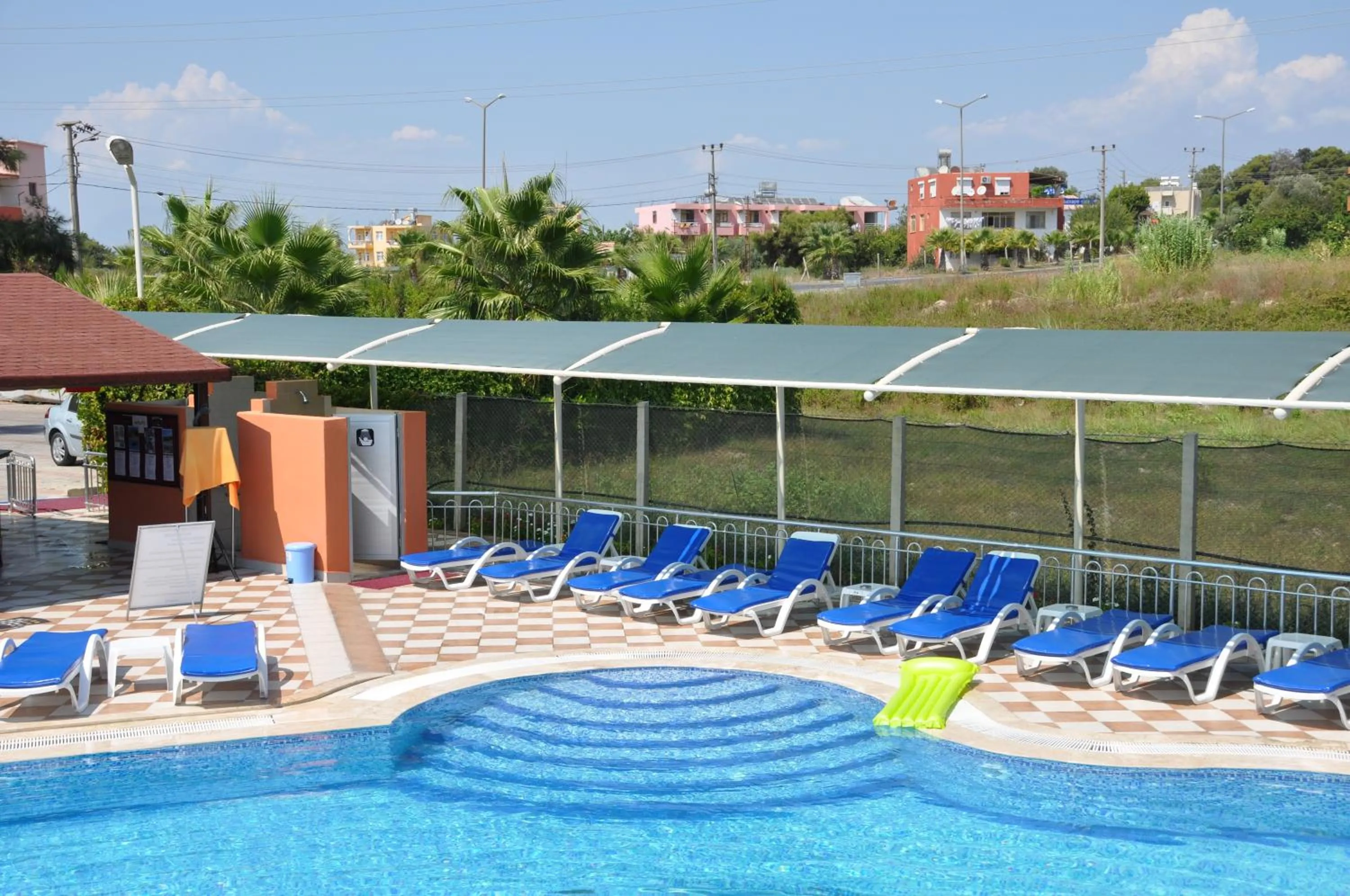 Swimming pool in Yavuzhan Hotel