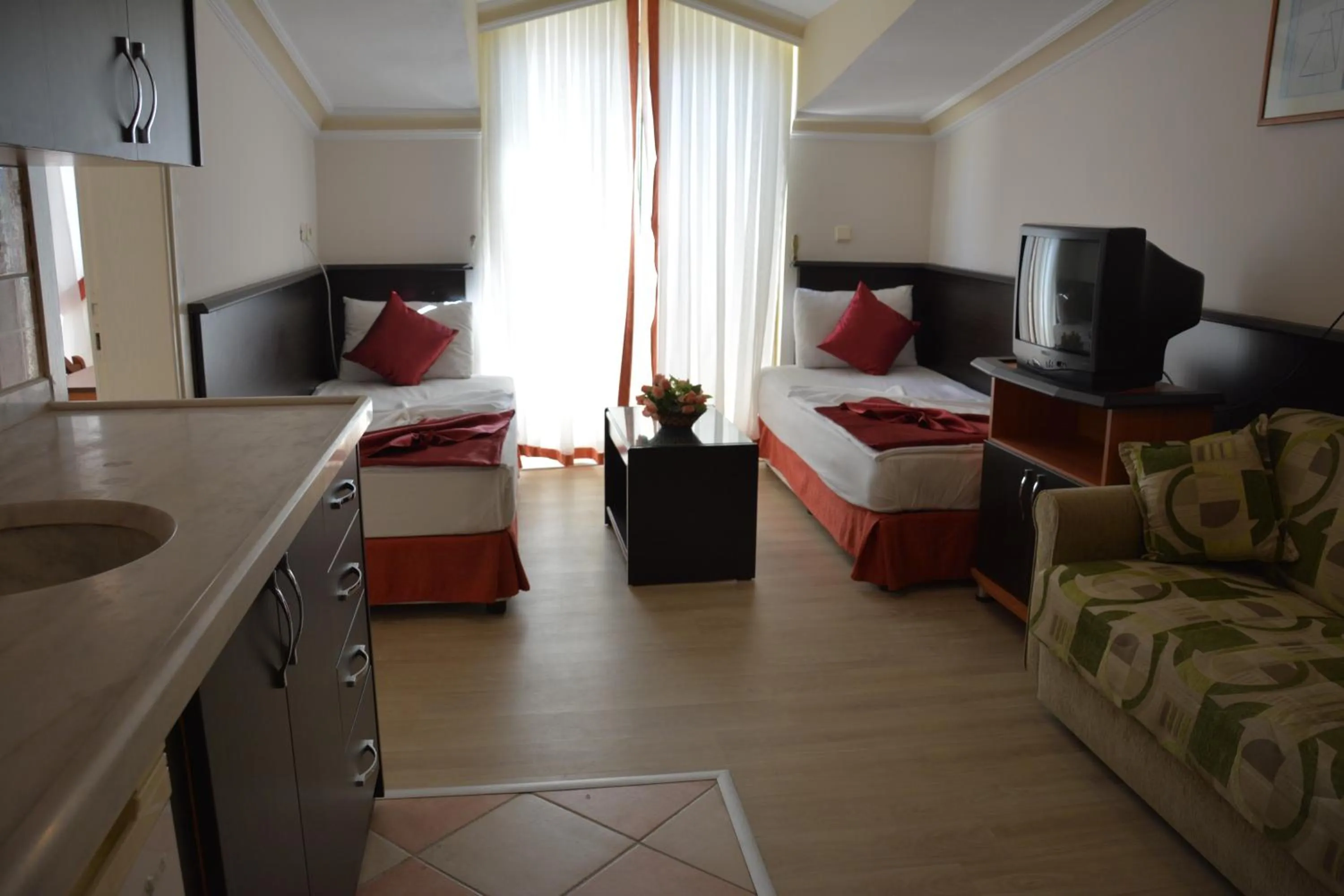 Kitchen or kitchenette, Bed in Yavuzhan Hotel