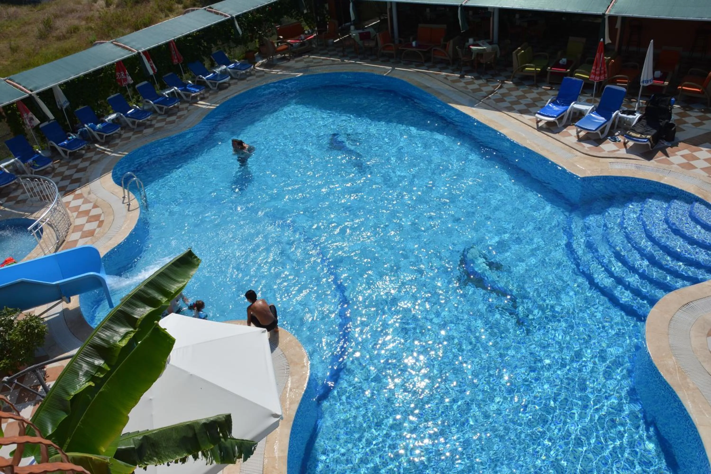 Swimming pool in Yavuzhan Hotel