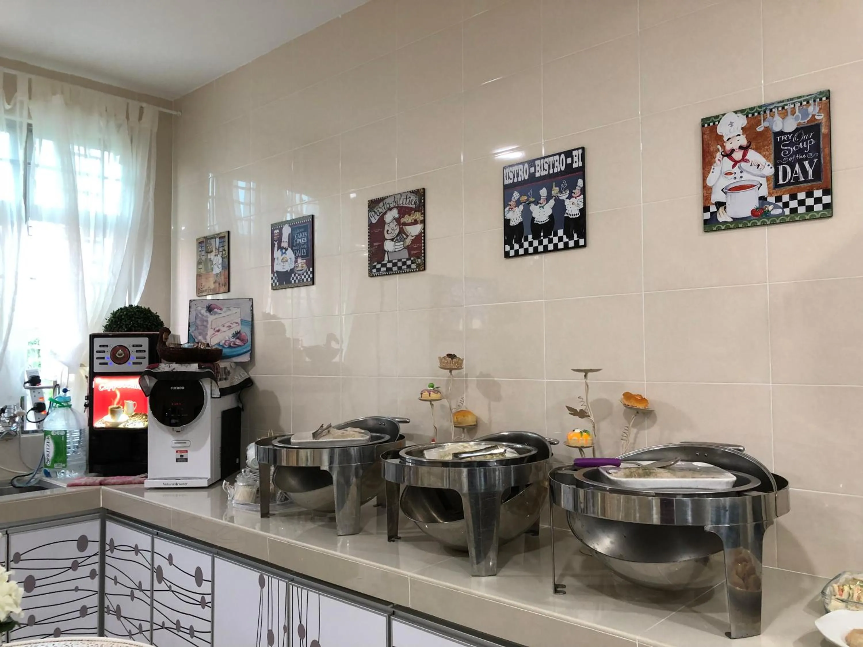 Restaurant/places to eat in AAM Hotel