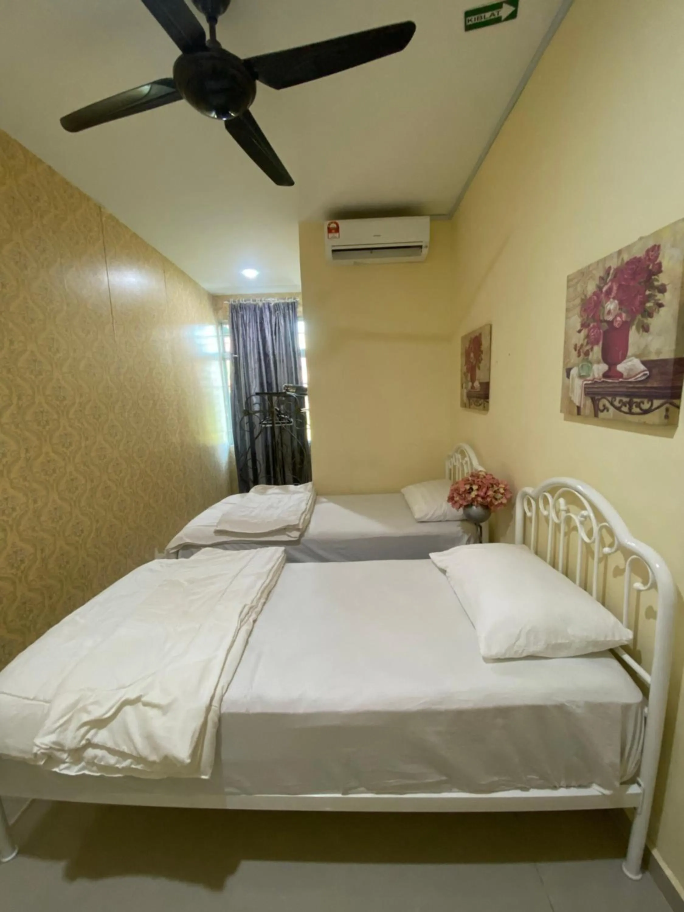 Bedroom, Bed in AAM Hotel