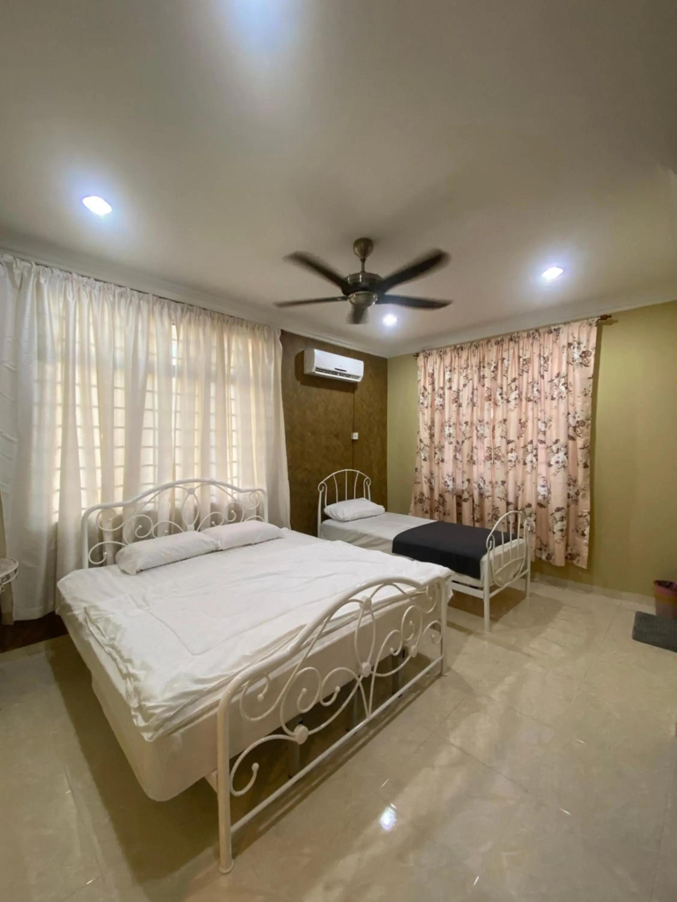 Bedroom, Bed in AAM Hotel